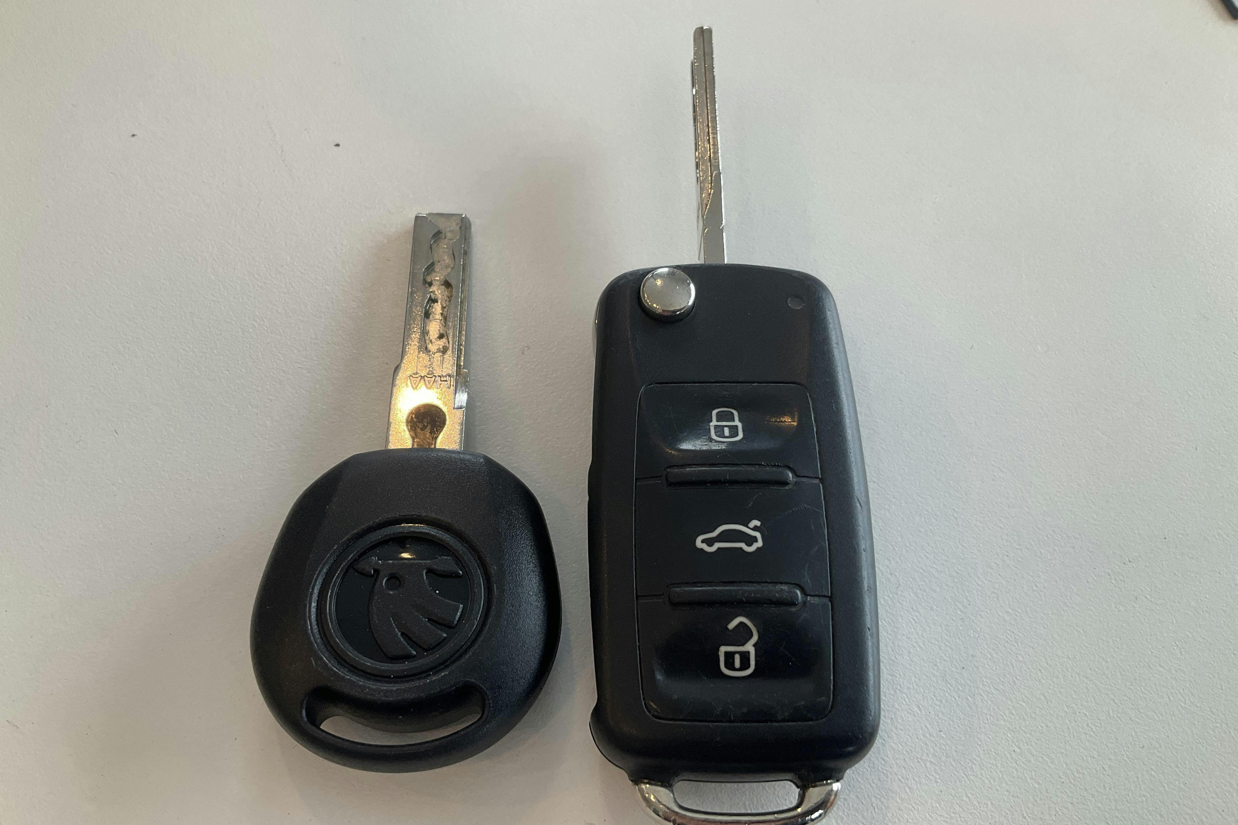 Presentation photo 14 of 14: Skoda Citigo MPI 5dr (60hk) - 57 710 km - Automatic - white - 2015