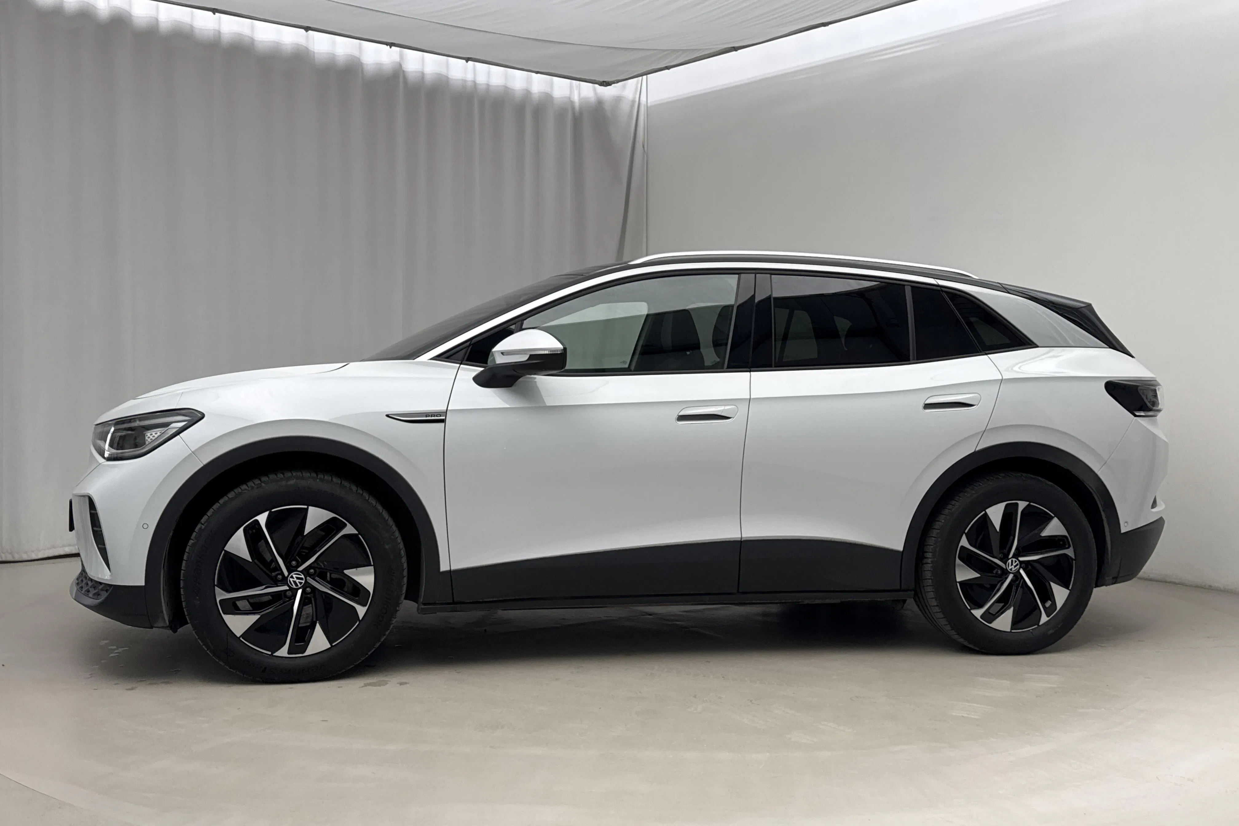 Presentationsfoto 2 av 25: VW ID.4 77kWh (204hk) - 5 269 mil - Automat - vit - 2023