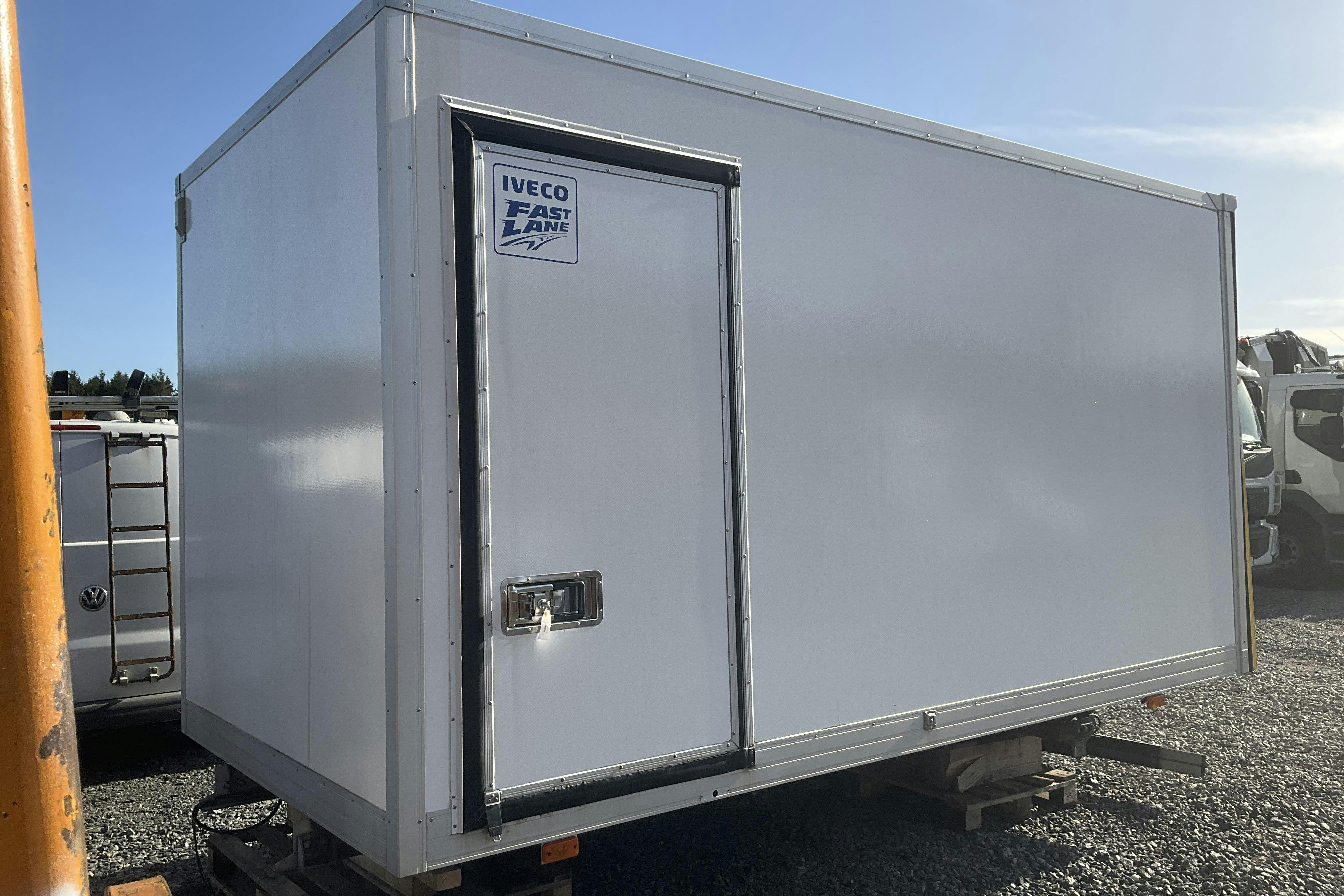 Presentationsfoto 1 av 13: YDRE SKÅP transportskåp - 0 km