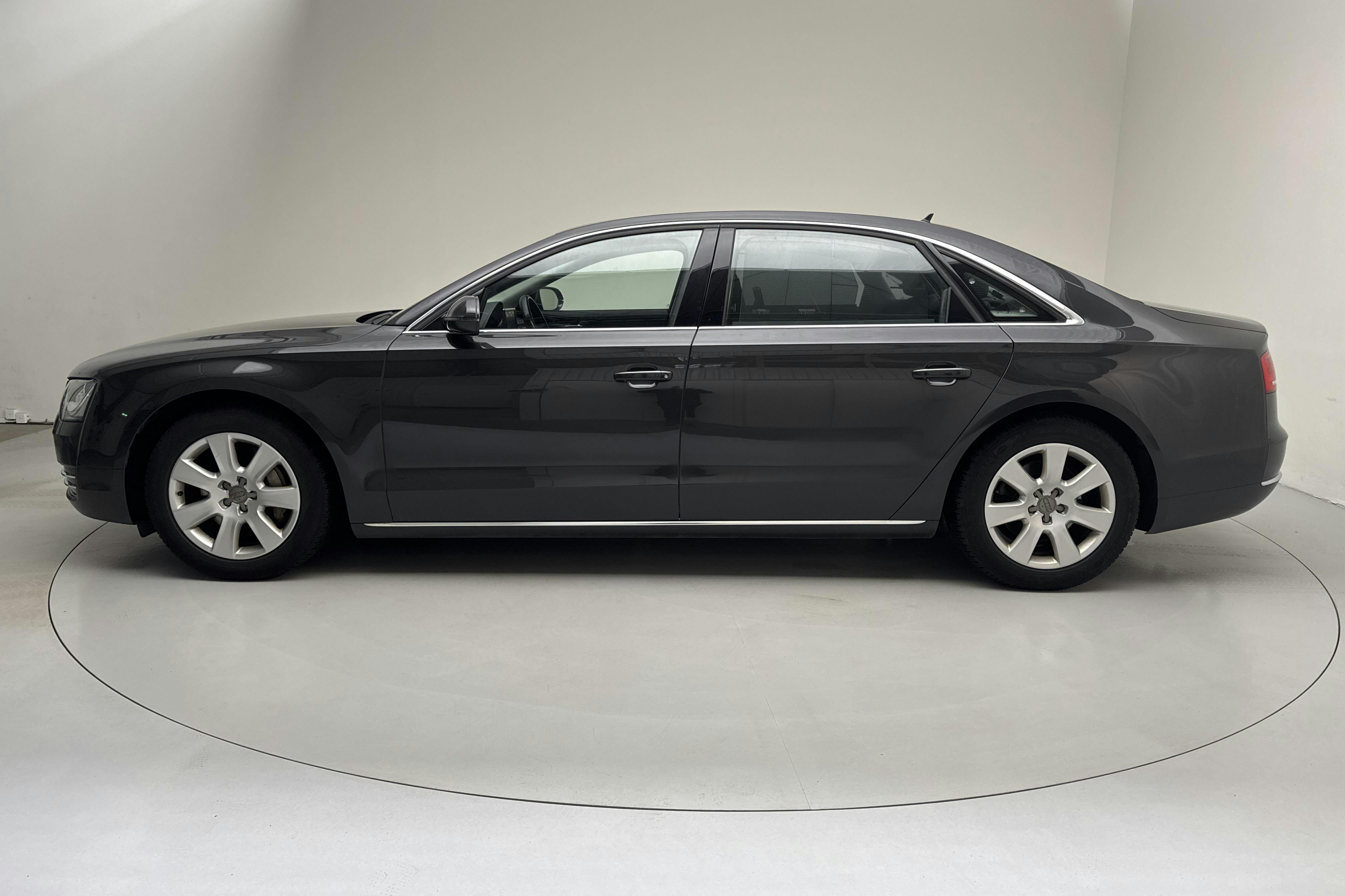 Presentation photo 2 of 19: Audi A8 3.0 TDI quattro (250hk) - 206 570 km - Automatic - Dark Grey - 2013