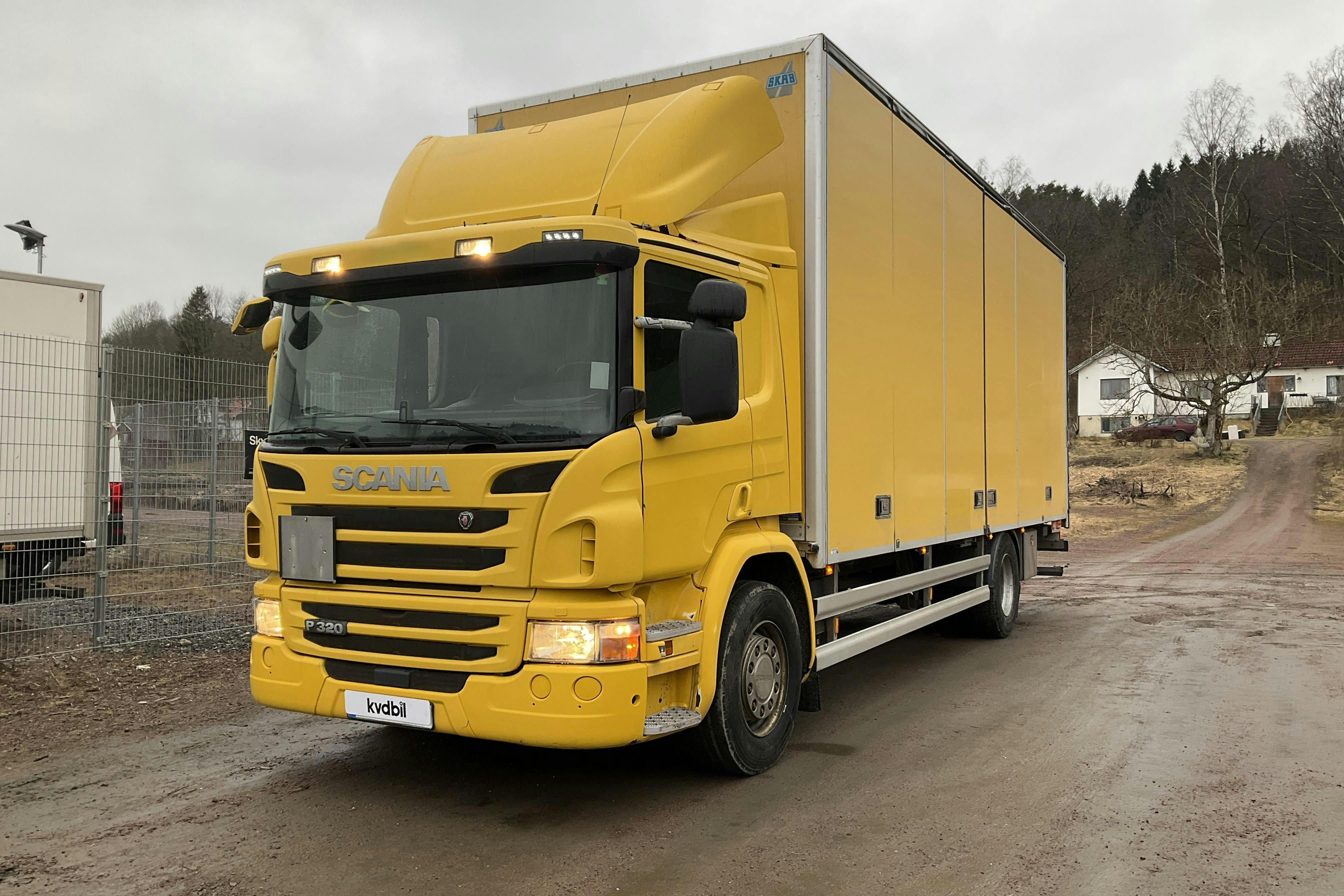Presentation photo 1 of 46: SCANIA P320LB 4X2 HNB - 432 170 km - Automatic - yellow - 2016