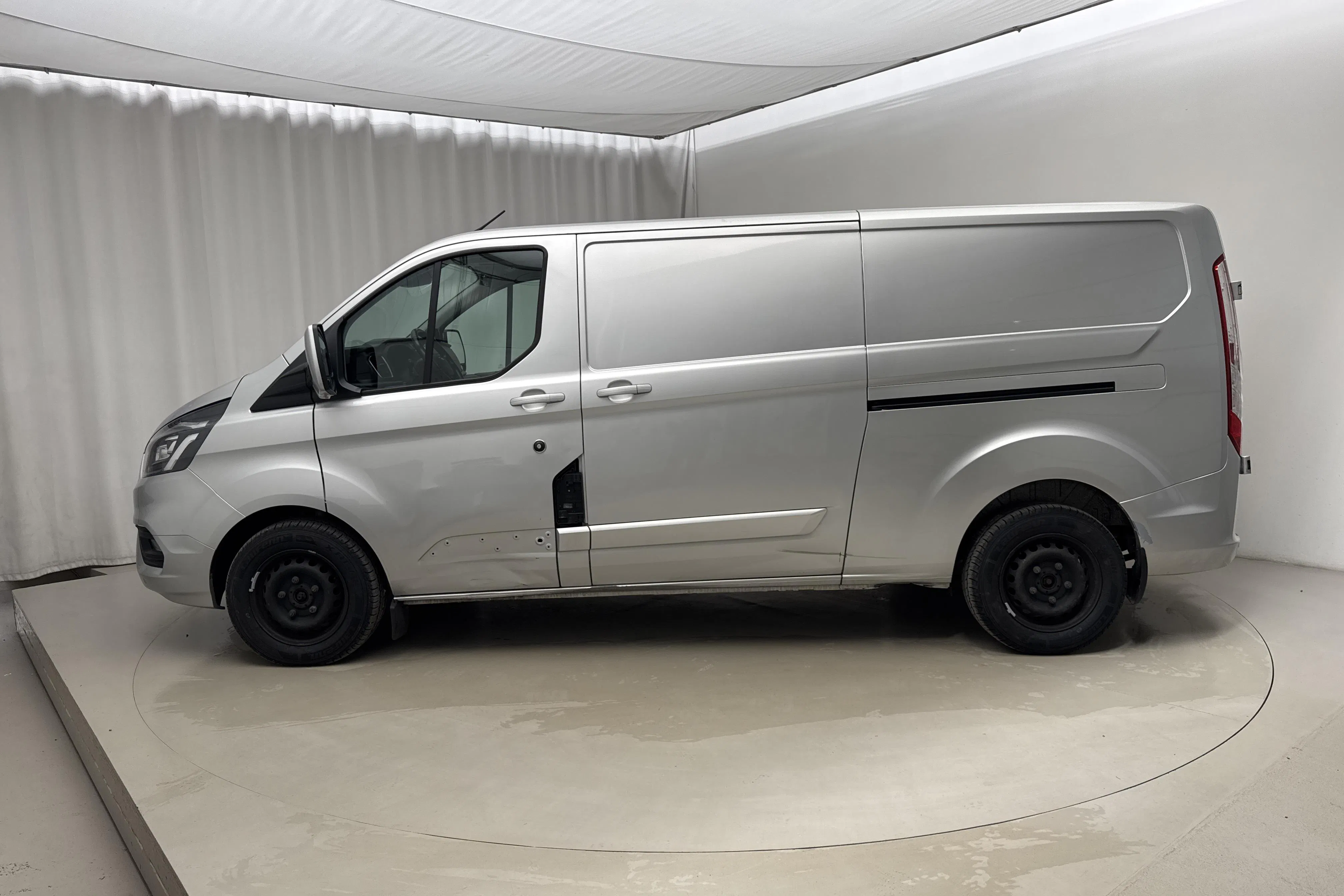 Presentation photo 2 of 15: Ford Transit Custom 340 (130hk) - 151 850 km - Automatic - gray - 2021