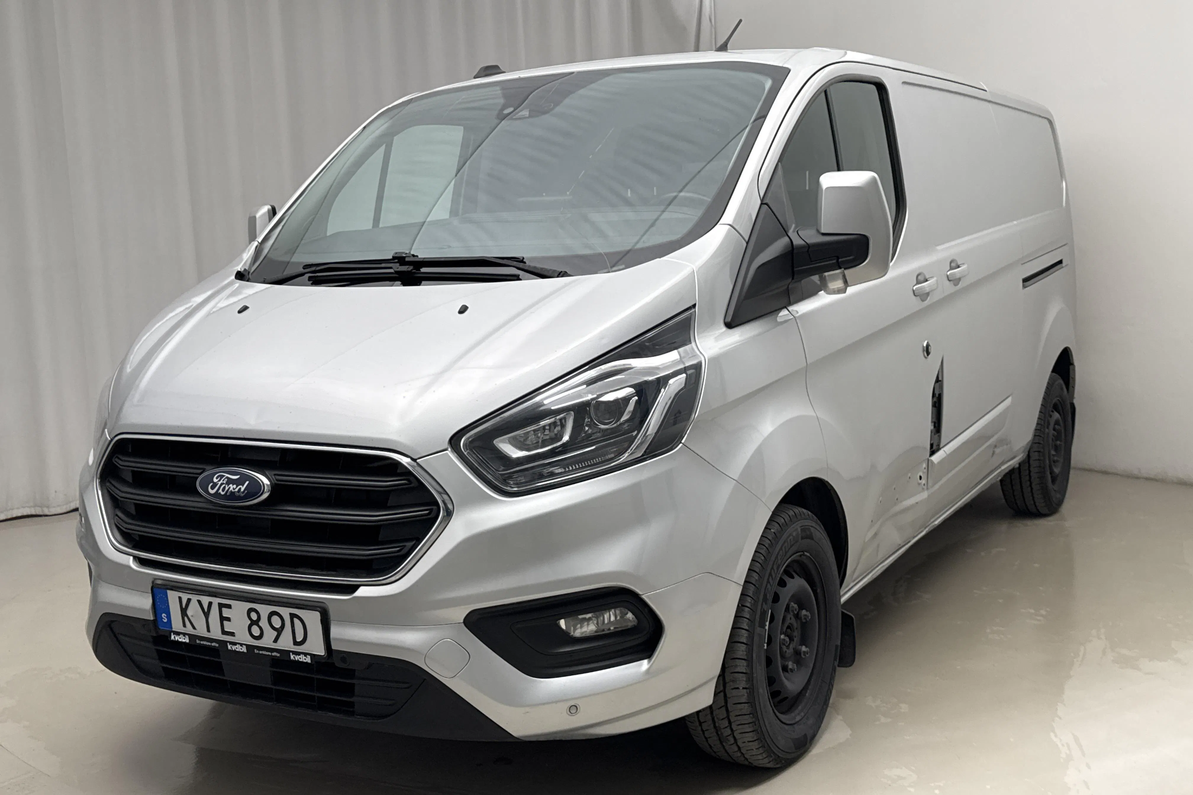 Presentation photo 1 of 15: Ford Transit Custom 340 (130hk) - 151 850 km - Automatic - gray - 2021