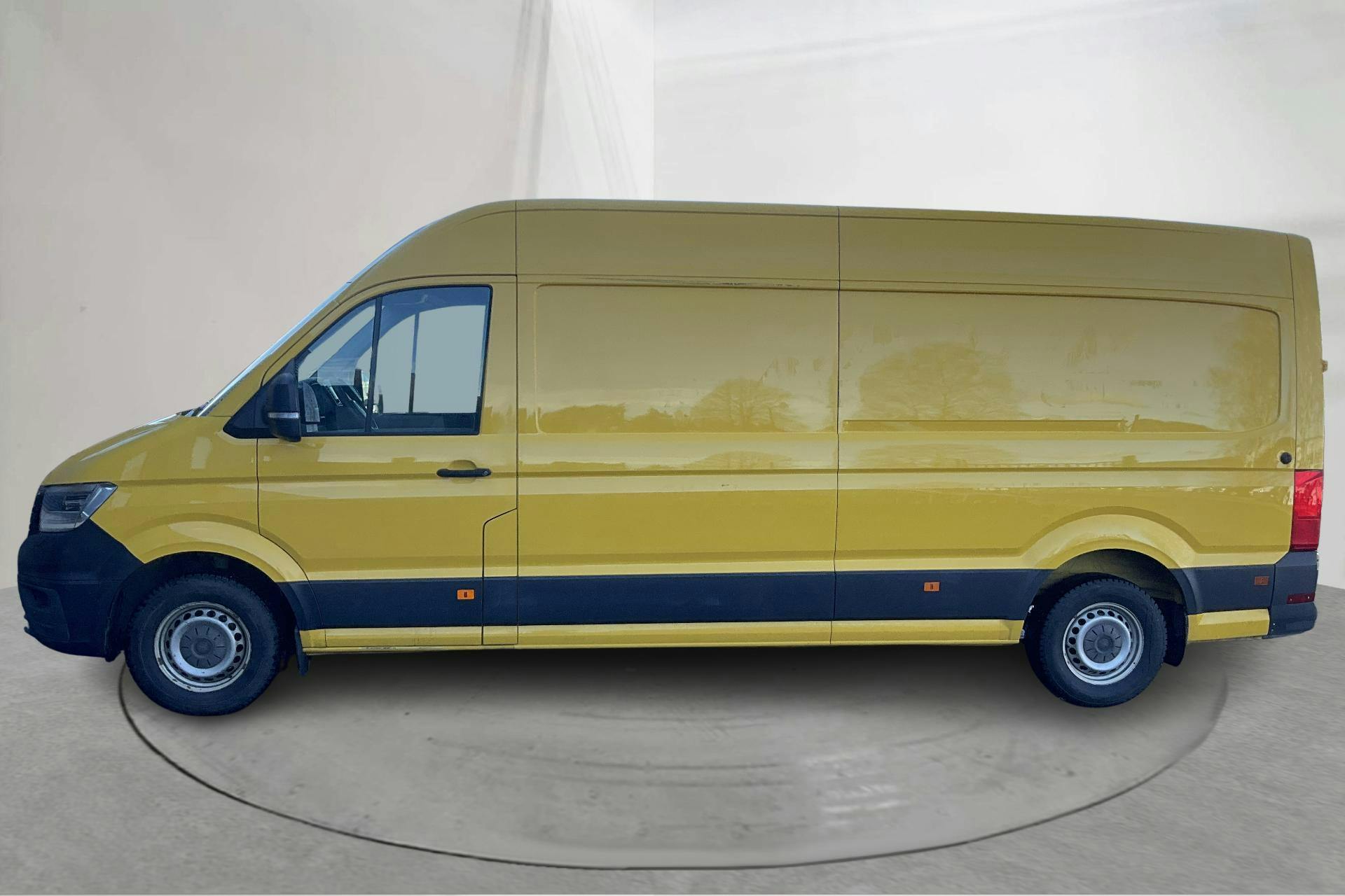 Presentationsfoto 2 av 15: VW Crafter 35 2.0 TDI Skåp (177hk) - 16 026 mil - Automat - gul - 2018