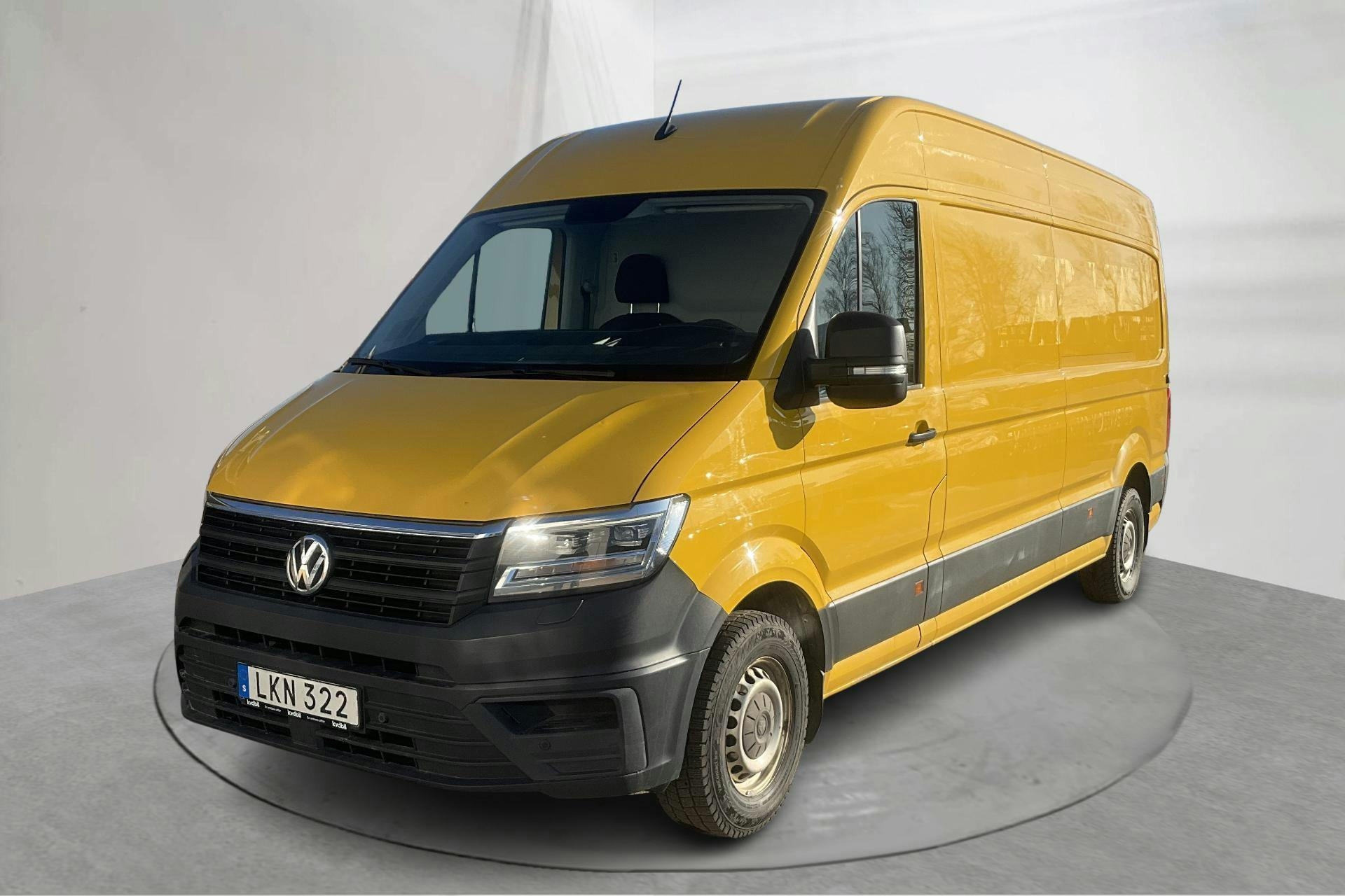 Presentationsfoto 1 av 15: VW Crafter 35 2.0 TDI Skåp (177hk) - 16 026 mil - Automat - gul - 2018