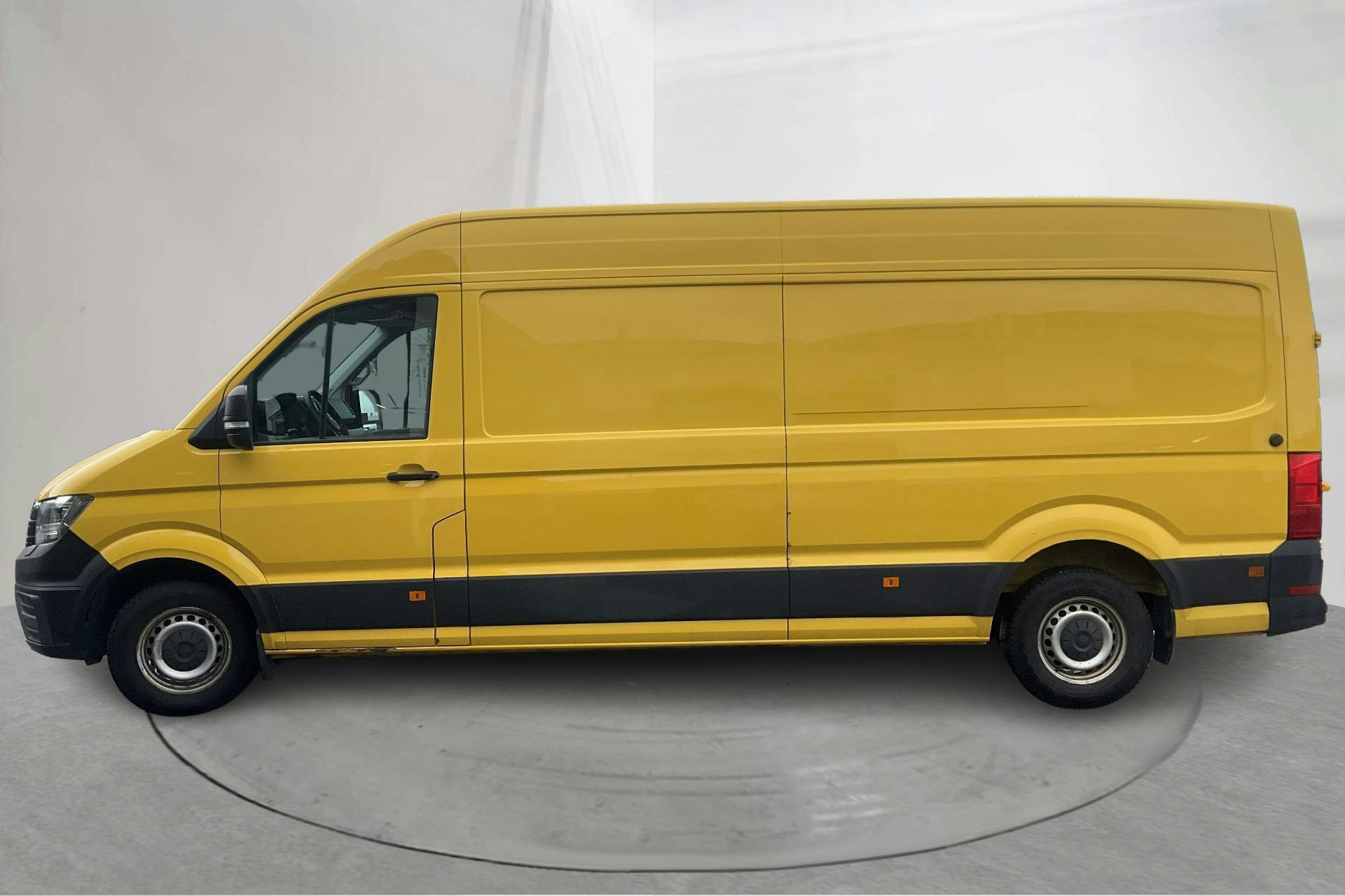 Presentation photo 2 of 15: VW Crafter 35 2.0 TDI Skåp (177hk) - 259 160 km - Automatic - yellow - 2018