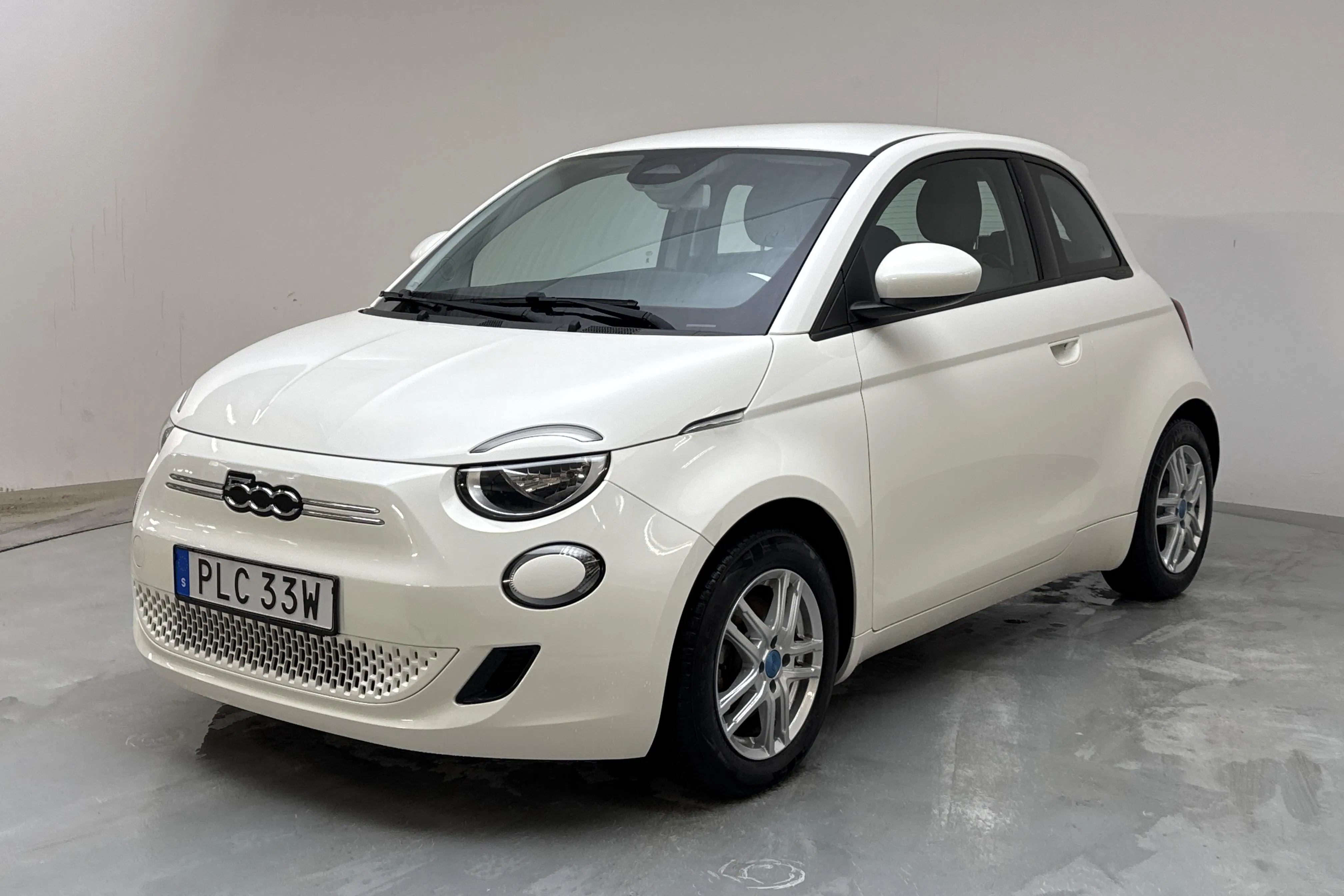 Presentationsfoto 1 av 16: Fiat 500e (118hk) - 4 619 mil - Automat - vit - 2022