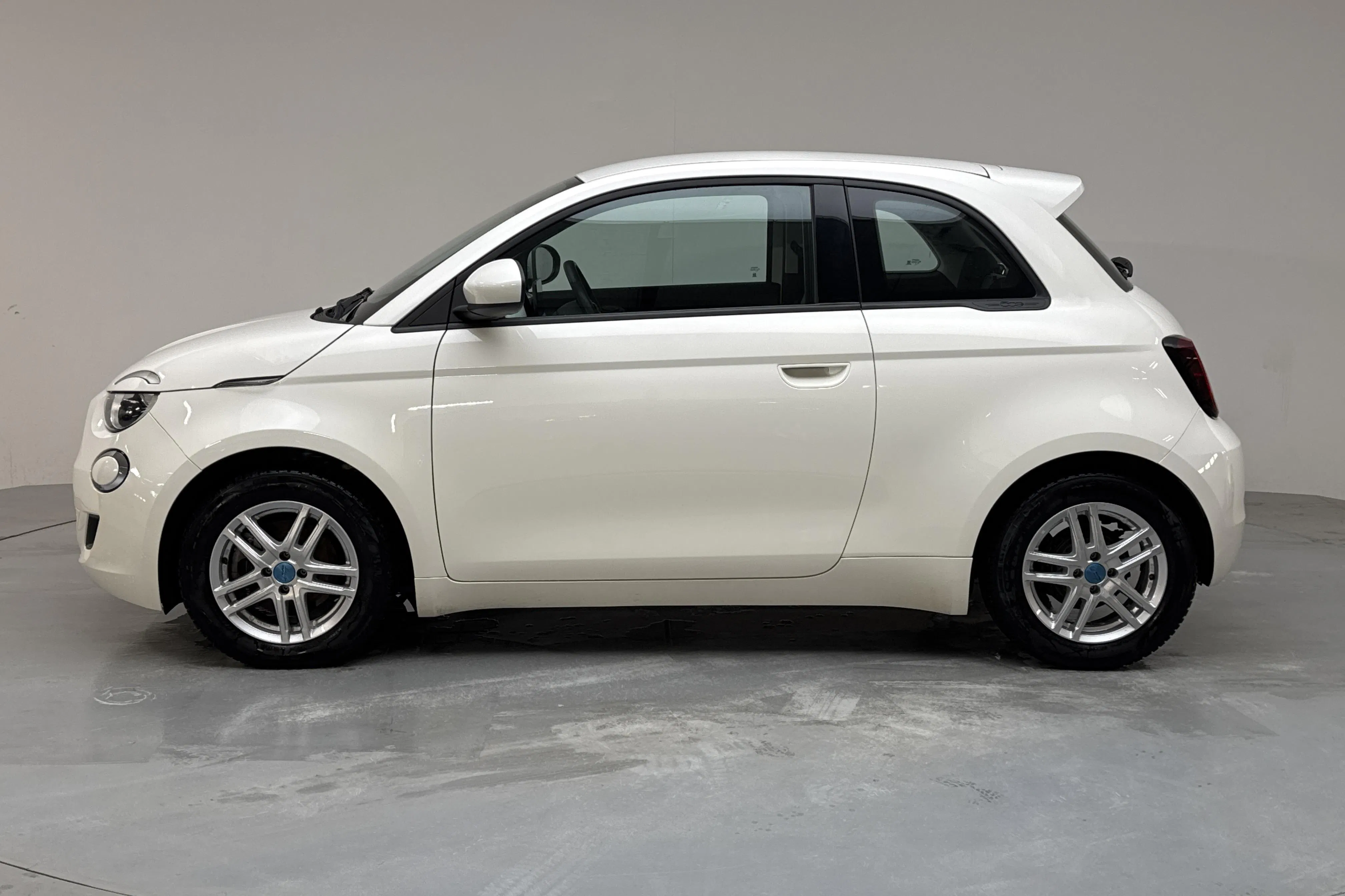 Presentationsfoto 2 av 16: Fiat 500e (118hk) - 4 619 mil - Automat - vit - 2022