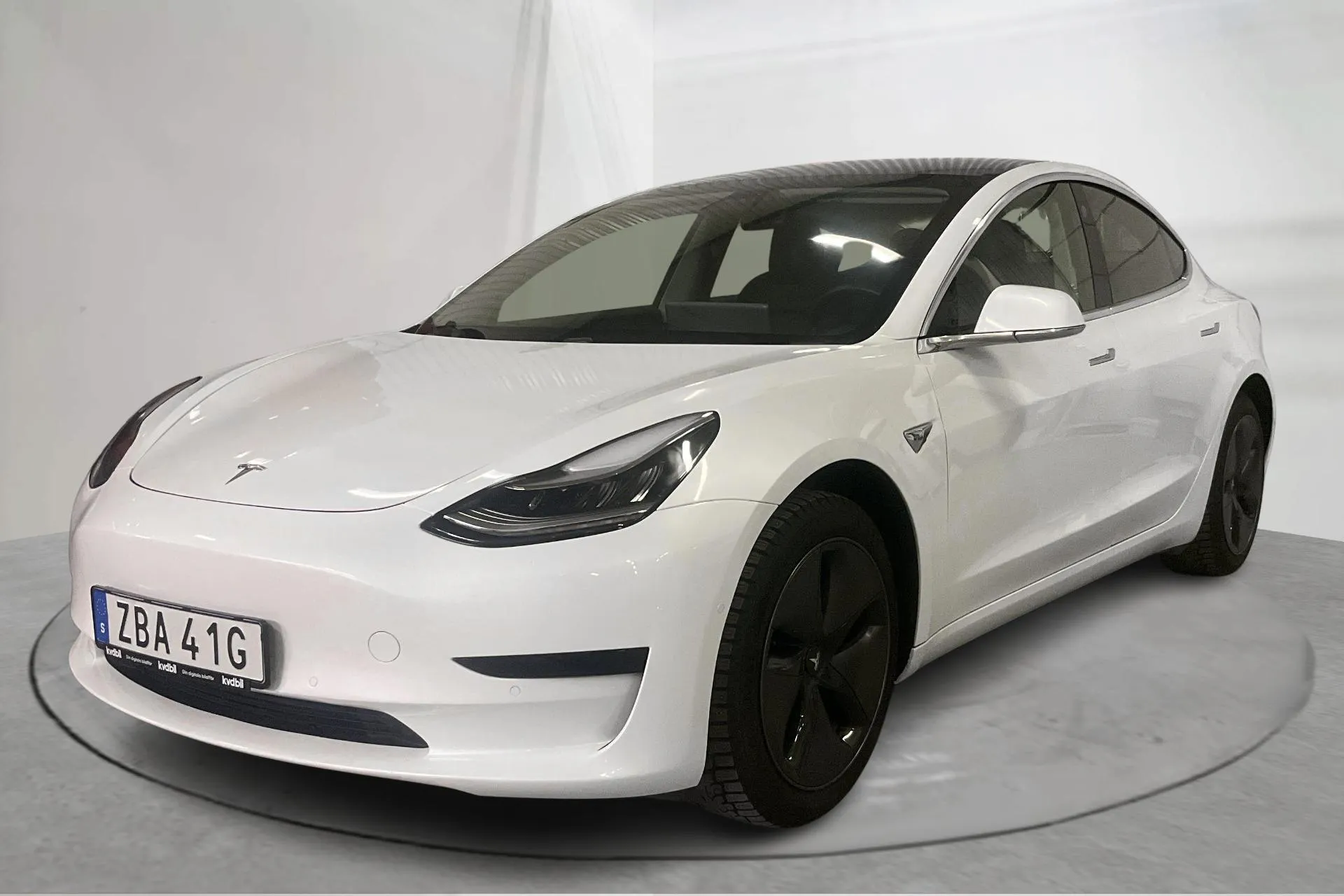Presentationsfoto 1 av 22: Tesla Model 3 Standard Range RWD - 12 245 mil - Automat - vit - 2020