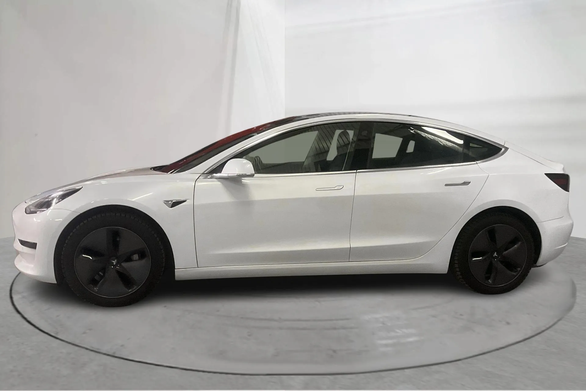 Presentationsfoto 2 av 22: Tesla Model 3 Standard Range RWD - 12 245 mil - Automat - vit - 2020