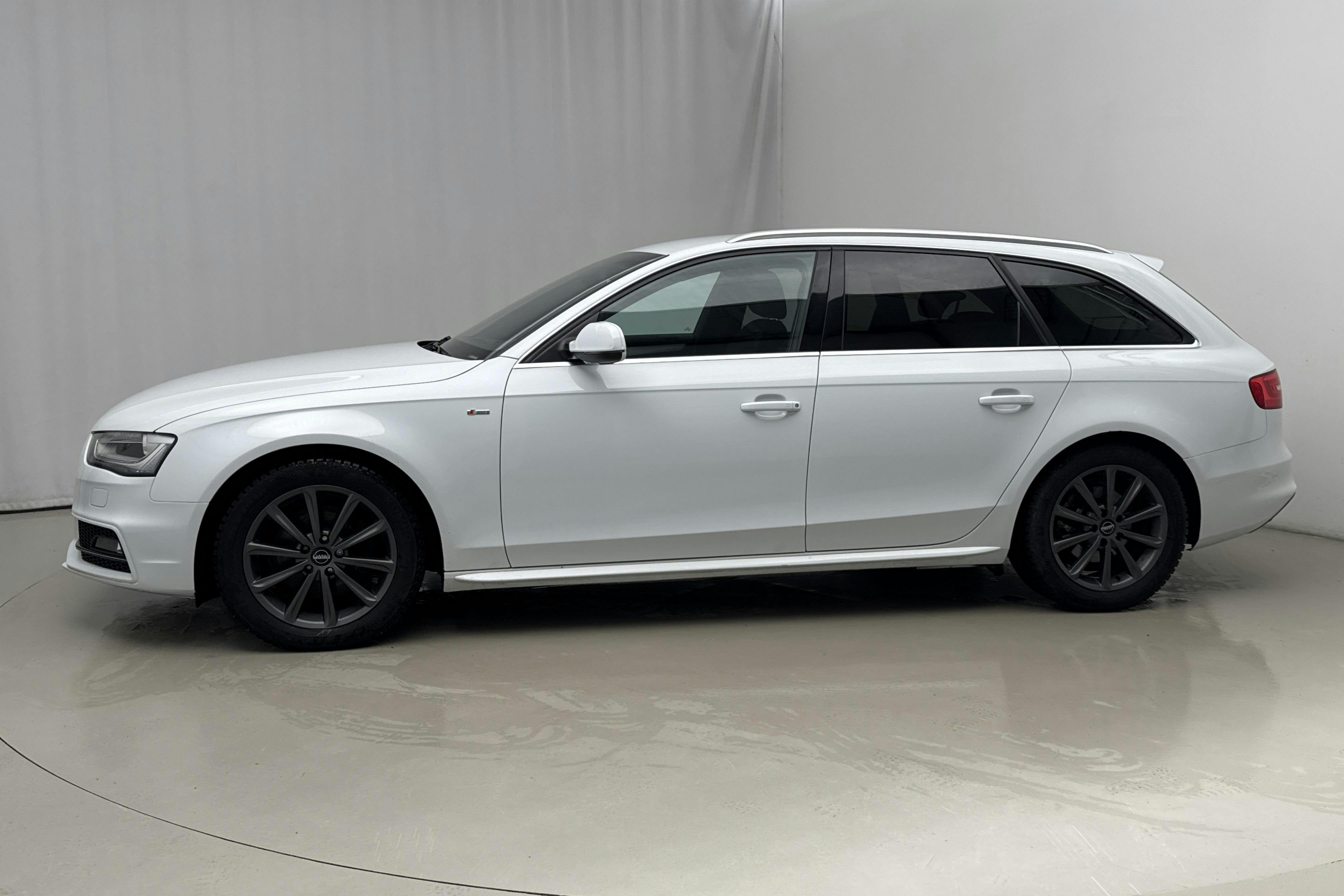 Presentation photo 2 of 12: Audi A4 2.0 TDI Avant quattro (177hk) - 156 540 km - Automatic - white - 2014