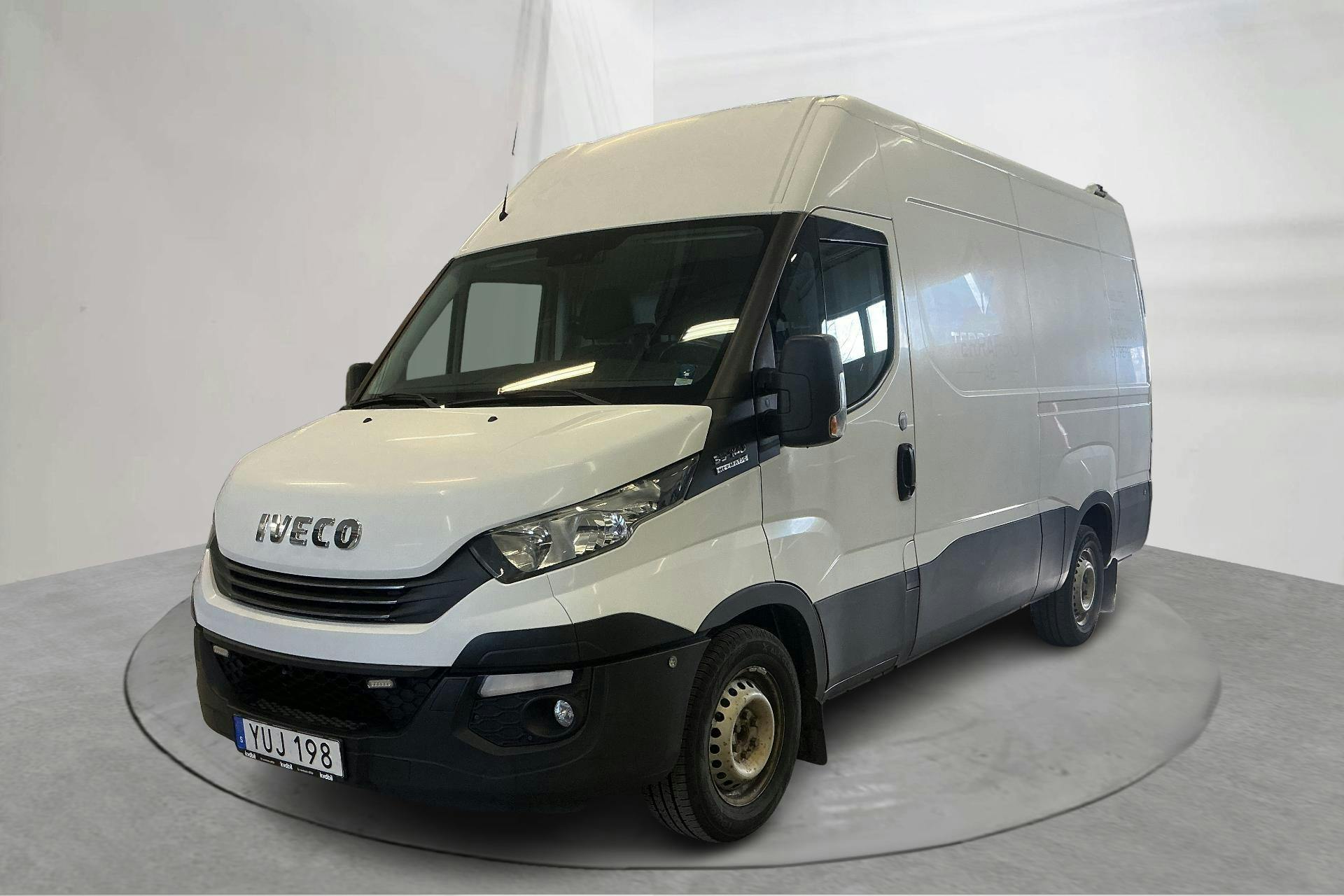 Presentation photo 1 of 11: Iveco Daily 35 2.3 (136hk) - 176 410 km - Automatic - white - 2019