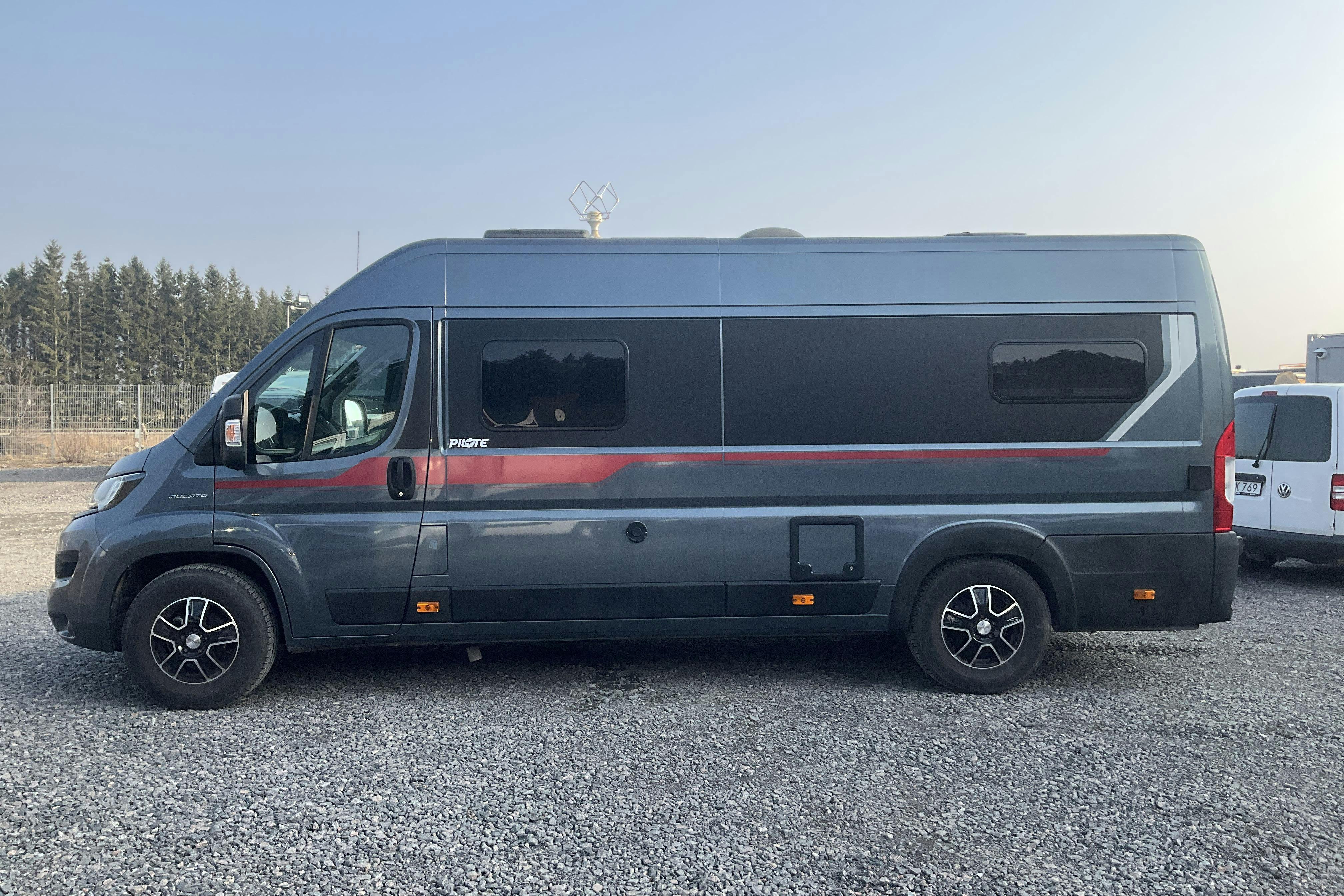 Presentation photo 2 of 34: FIAT PiLOTE V630J Campingbil - 31 380 km - Automatic - gray - 2019