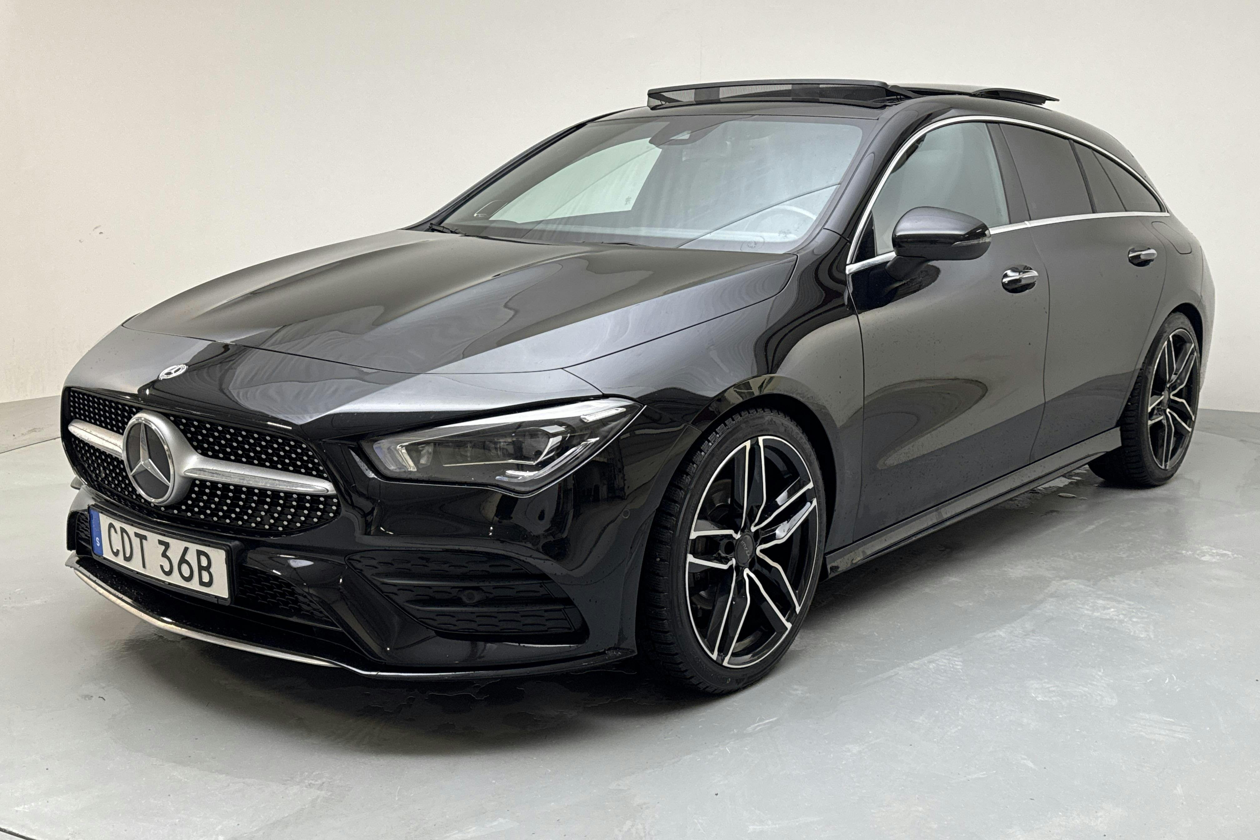 Presentation photo 1 of 19: Mercedes CLA 180 Shooting Brake X118 (136hk) - 138 070 km - Automatic - black - 2021