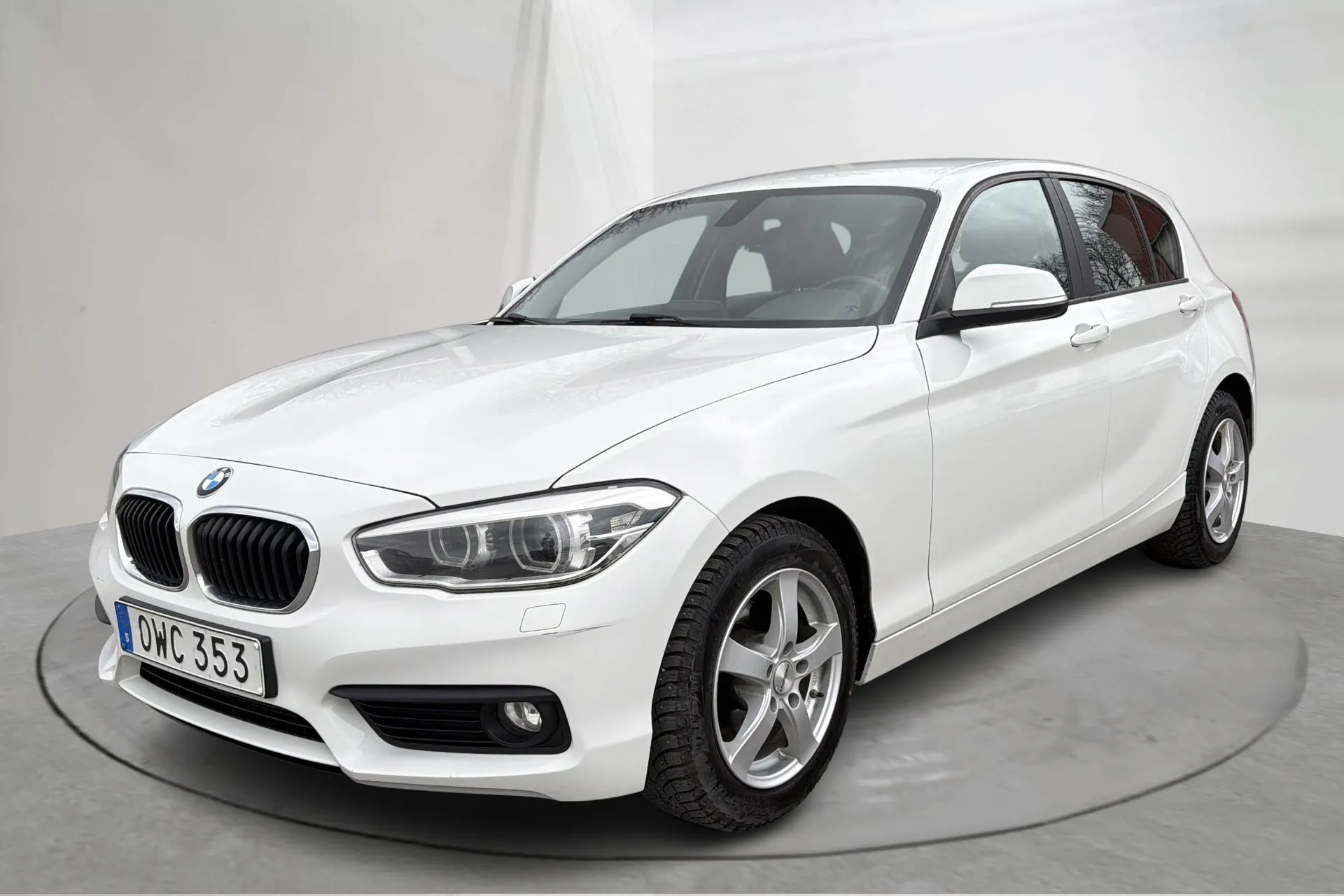 Presentationsfoto 1 av 12: BMW 116d 5dr, F20 (116hk) - 15 436 mil - Manuell - vit - 2016