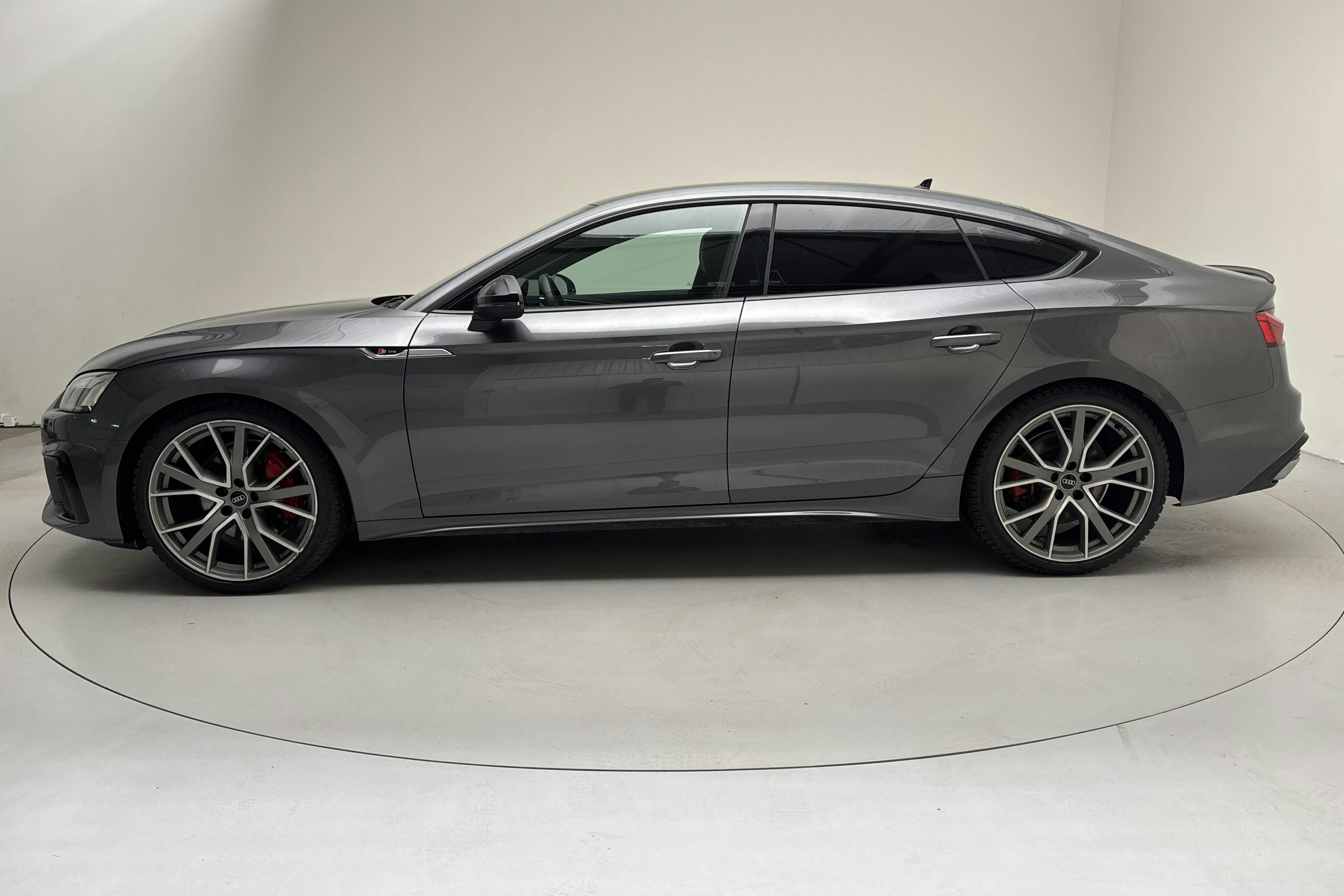 Presentationsfoto 2 av 15: Audi A5 Sportback 45 TFSI quattro (265hk) - 5 033 mil - Automat - grå - 2023
