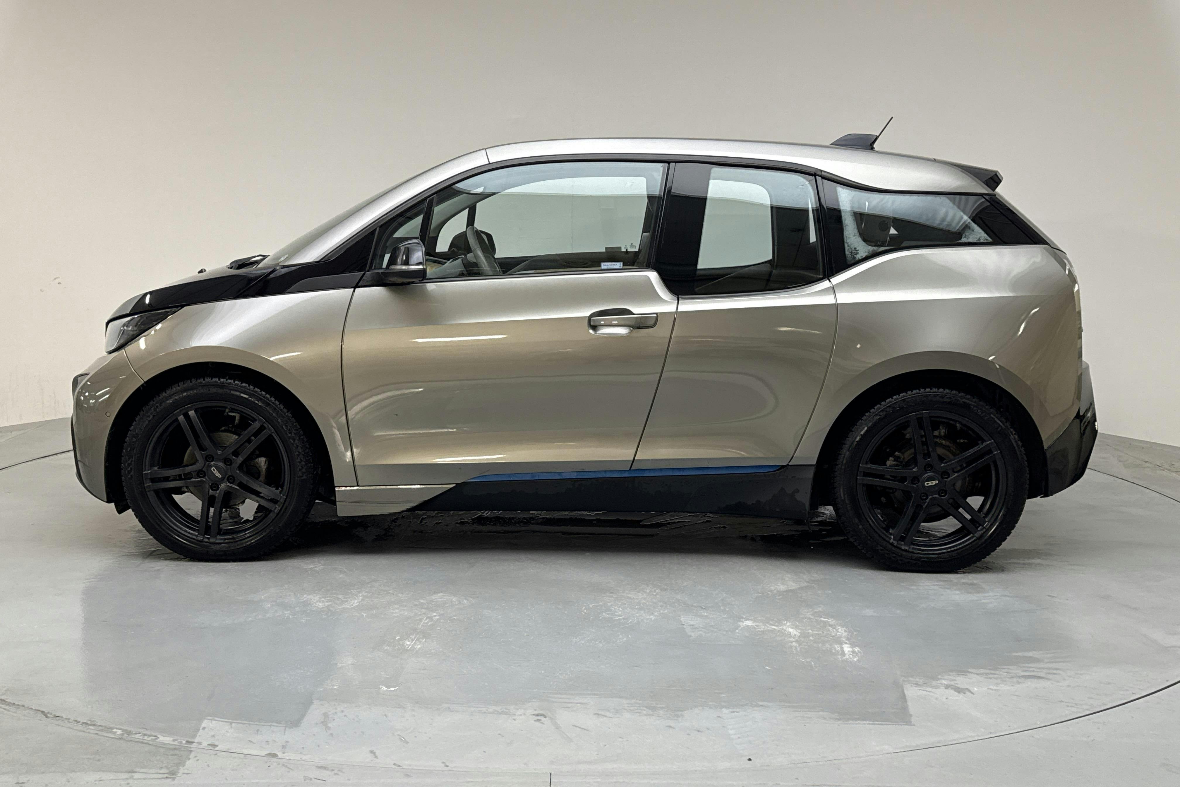 Presentationsfoto 2 av 17: BMW i3 94Ah, I01 (170hk) - 12 454 mil - Automat - silver - 2017