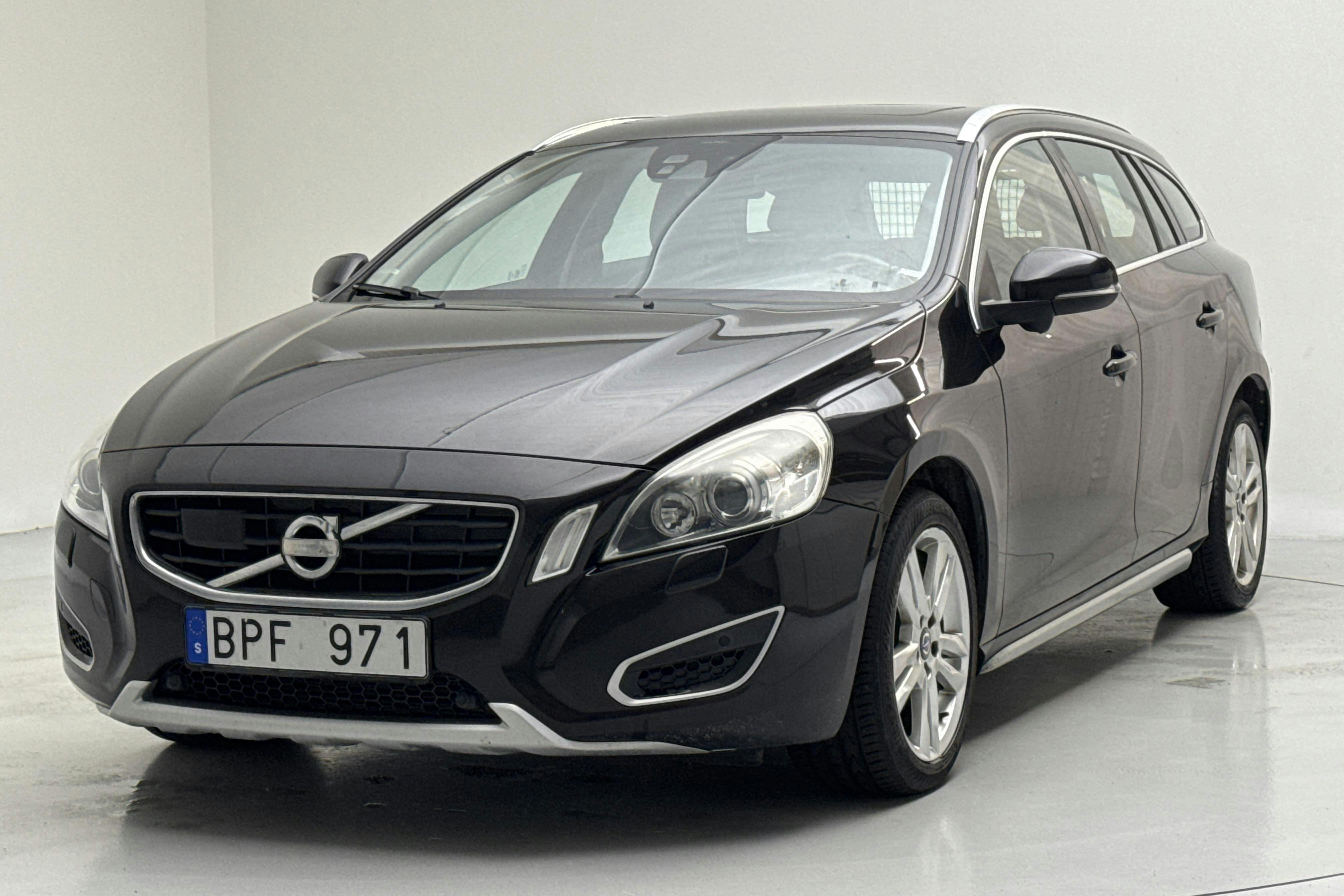 Presentation photo 1 of 15: Volvo V60 1.6D DRIVe (115hk) - 177 920 km - Automatic - black - 2012