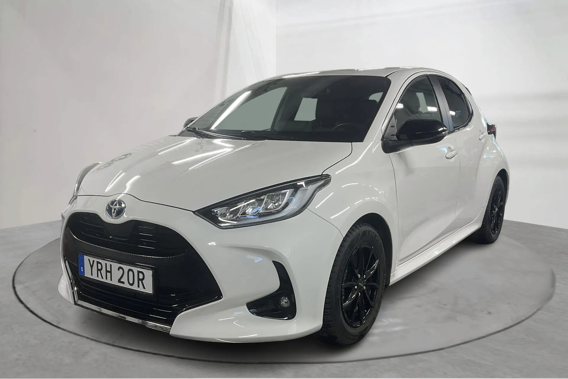 Presentationsfoto 1 av 15: Toyota Yaris 1.5 Hybrid 5dr (116hk) - 1 837 mil - Automat - vit - 2022