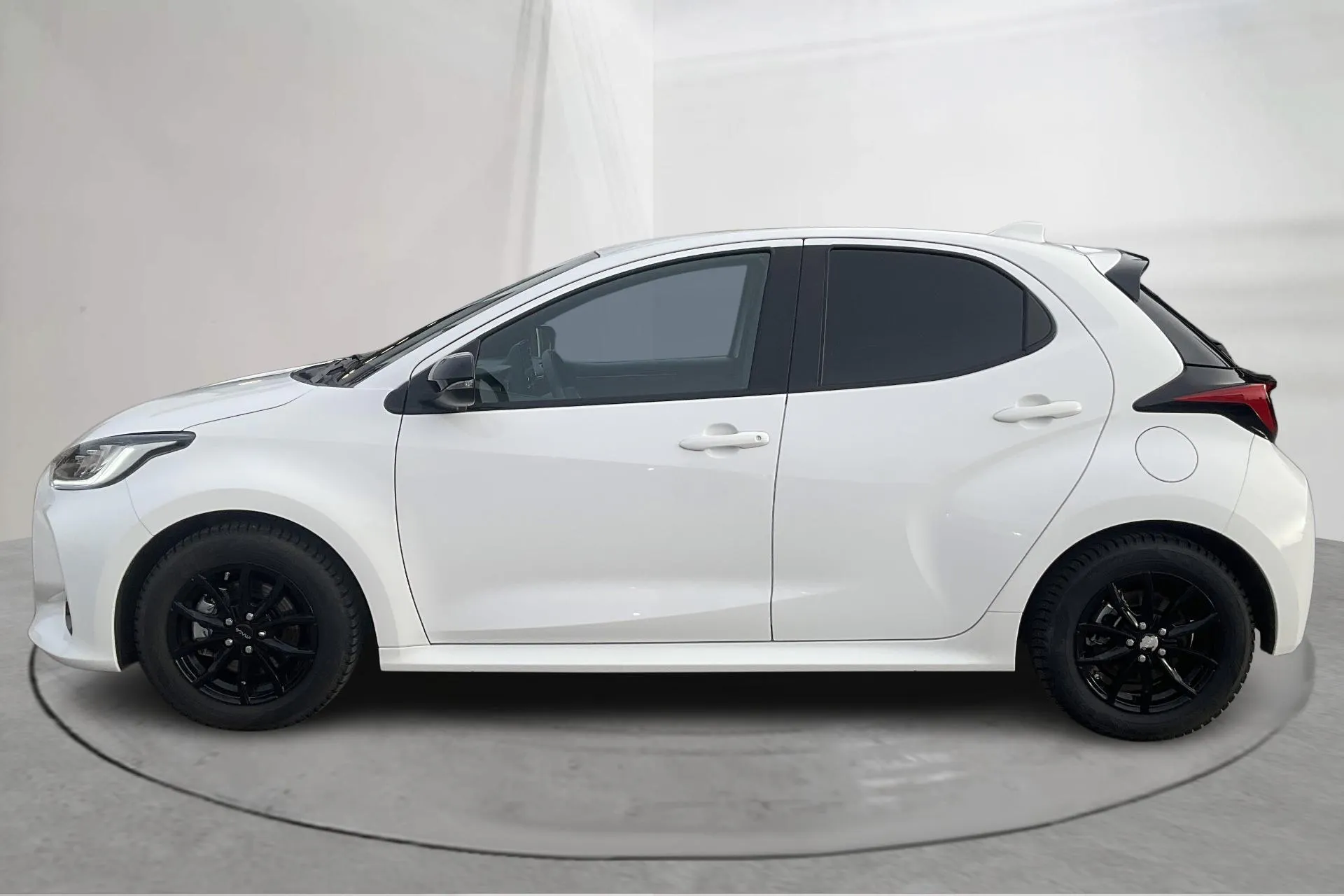 Presentationsfoto 2 av 15: Toyota Yaris 1.5 Hybrid 5dr (116hk) - 1 837 mil - Automat - vit - 2022