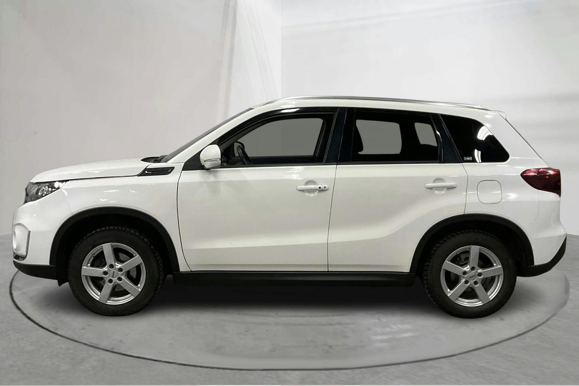 Presentation photo 2 of 16: Suzuki Vitara 1.4T Boosterjet Hybrid Allgrip 4x4 (129hk) - 80 160 km - Automatic - white - 2022
