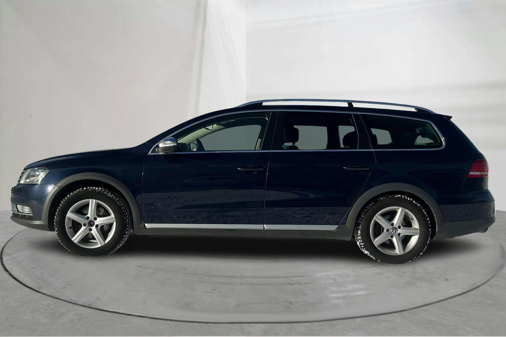 Presentationsfoto 2 av 15: VW Passat Alltrack 2.0 TDI BlueMotion Technology 4Motion (177hk) - 27 889 mil - Automat - Dark Blue - 2015
