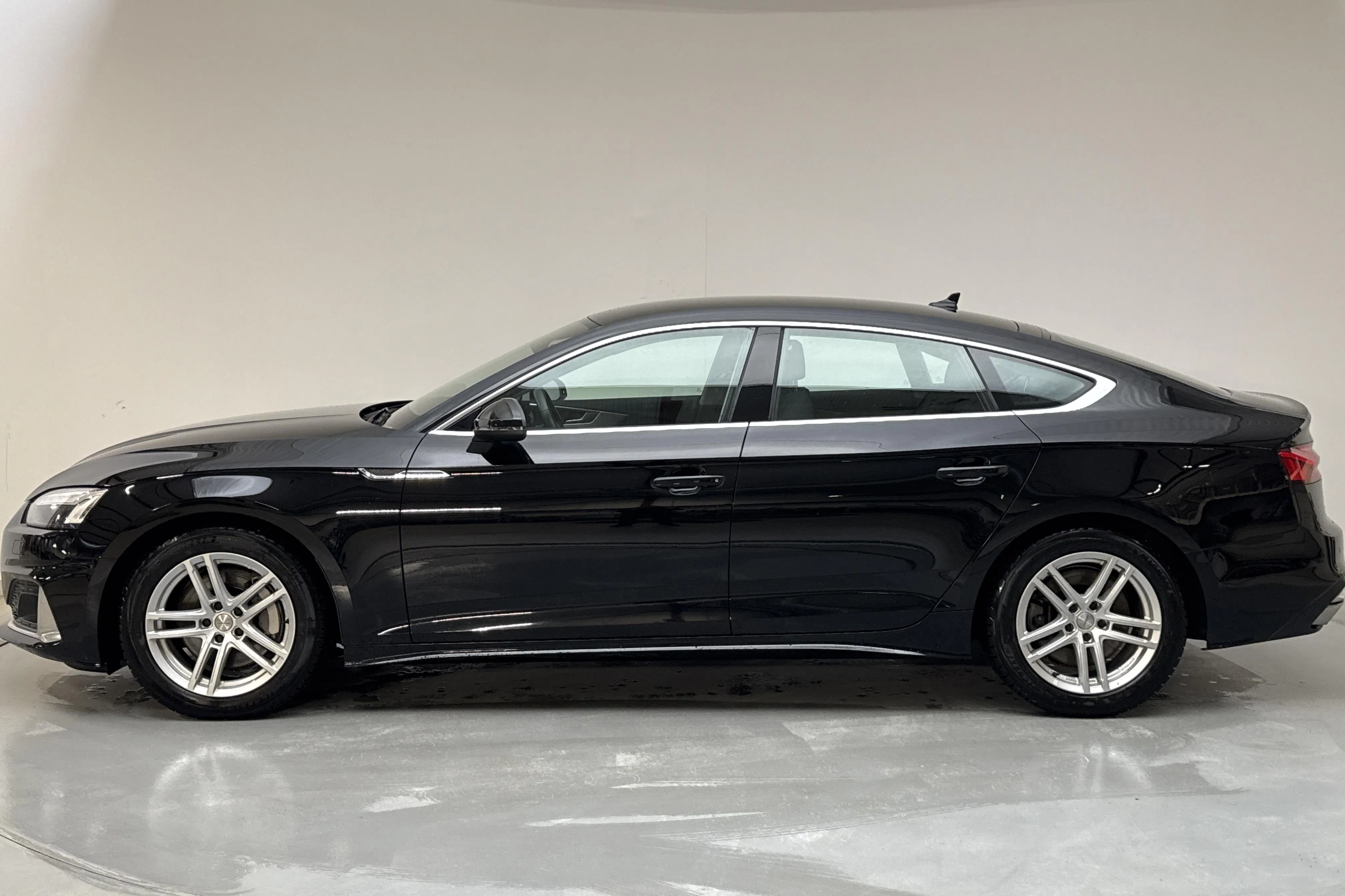 Presentation photo 2 of 14: Audi A5 Sportback 45 TFSI quattro (265hk) - 43 020 km - Automatic - black - 2021
