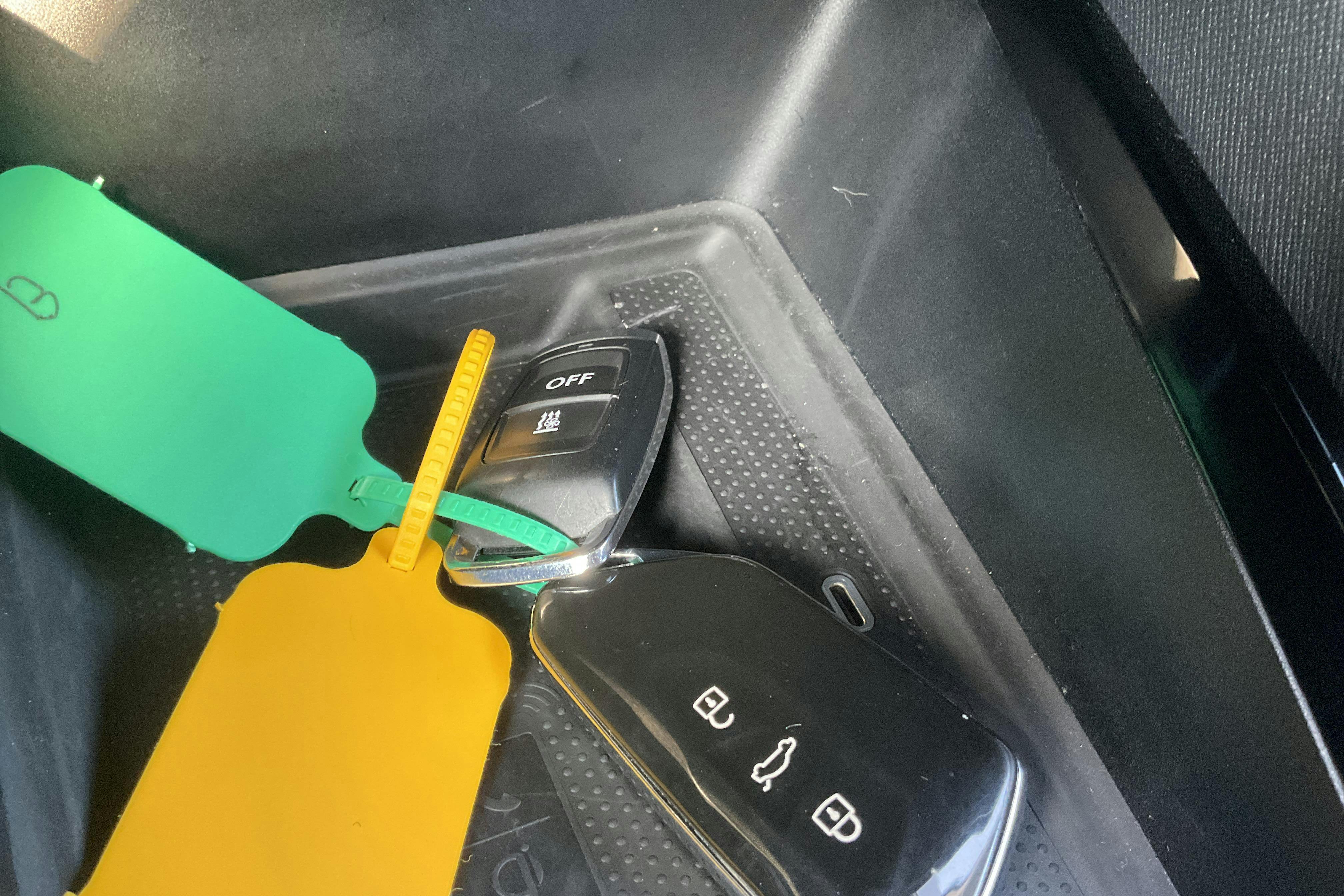 Presentation photo 17 of 17: Skoda Octavia 1.4 iV PHEV Combi (204hk) - 95 350 km - Automatic - white - 2022