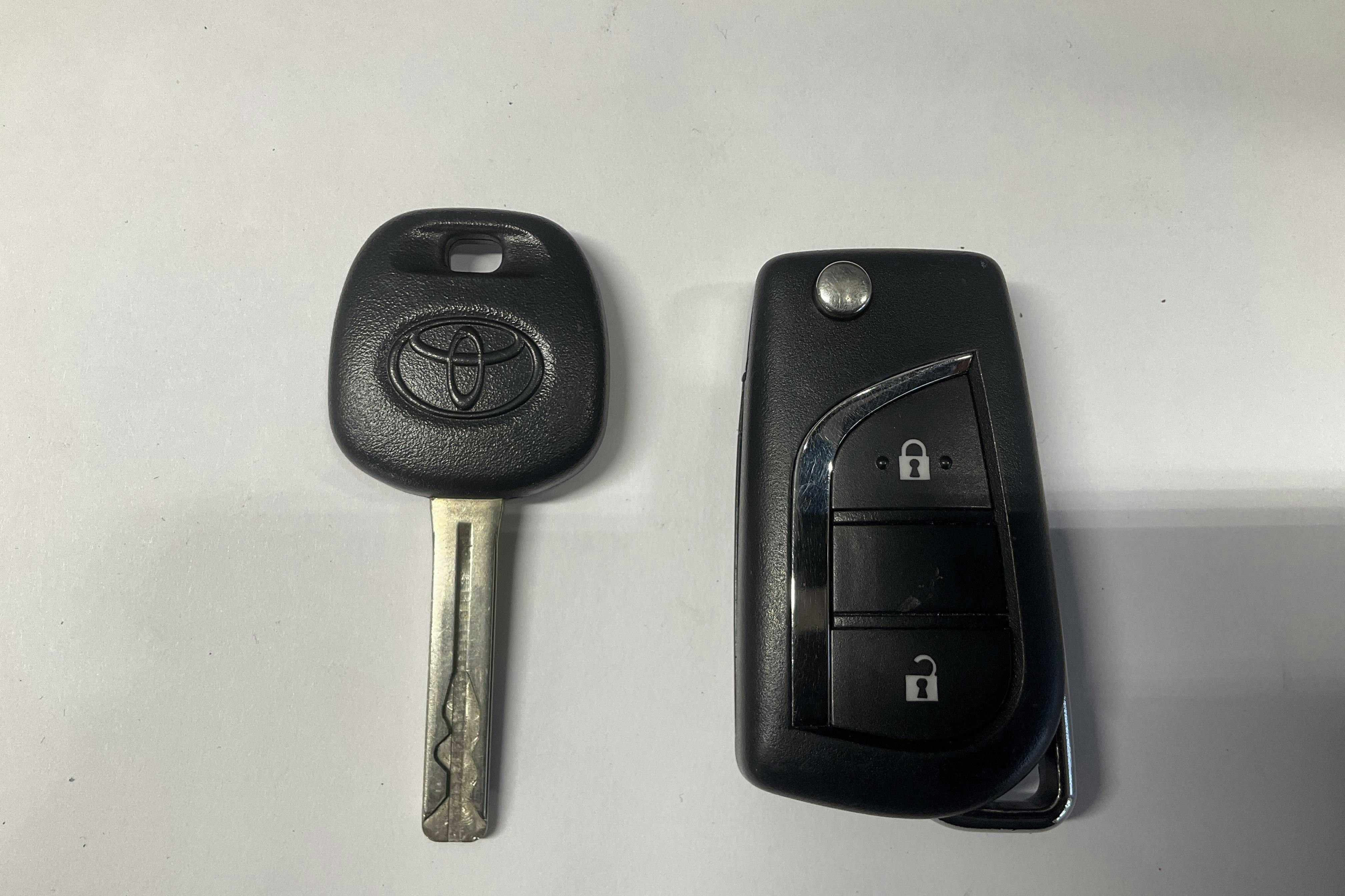 Presentation photo 16 of 16: Toyota Yaris 1.5 Hybrid 5dr (116hk) - 40 490 km - Automatic - white - 2020