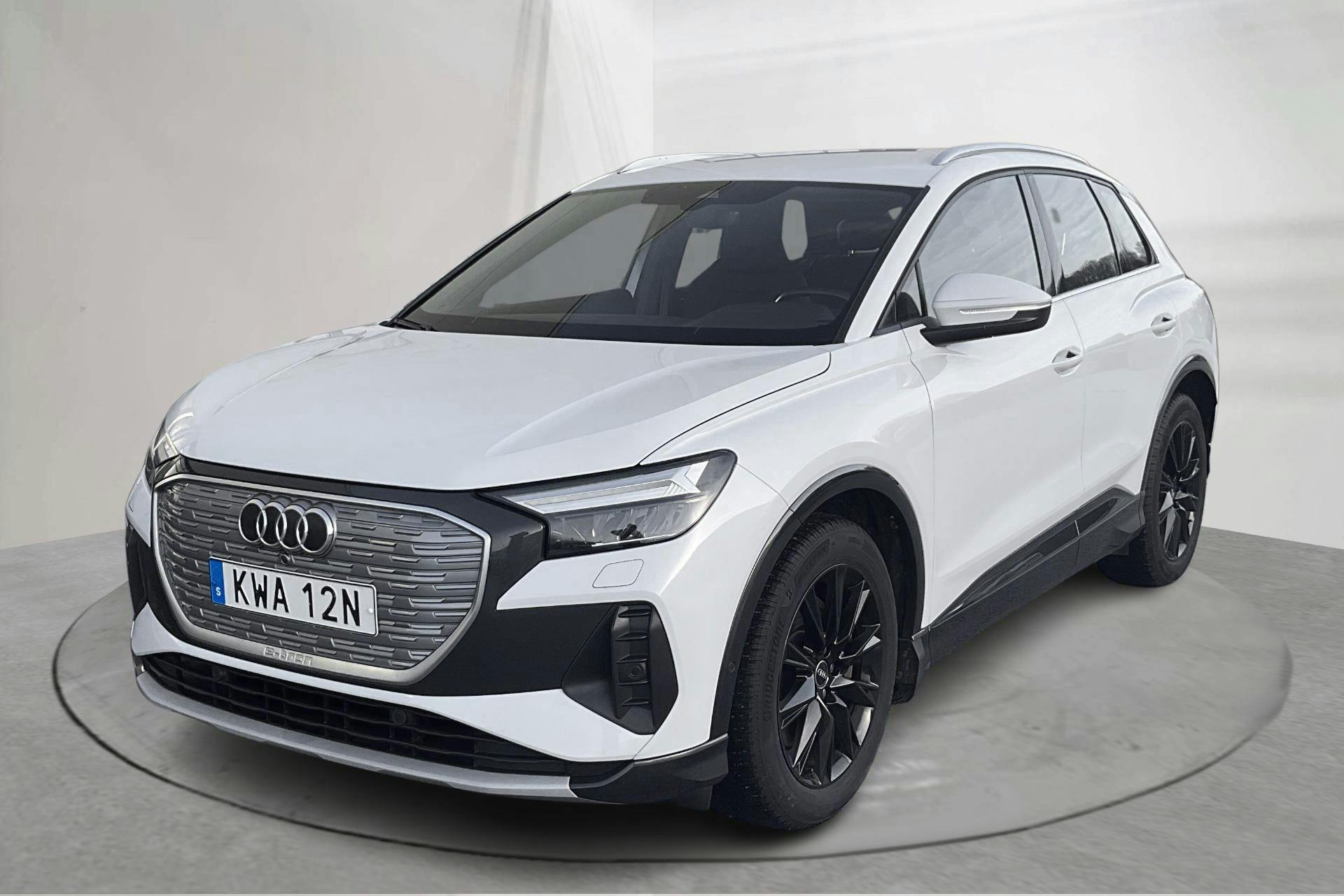 Presentation photo 1 of 18: Audi Q4 45 e-tron quattro 77kWh (265hk) - 120 060 km - Automatic - white - 2023
