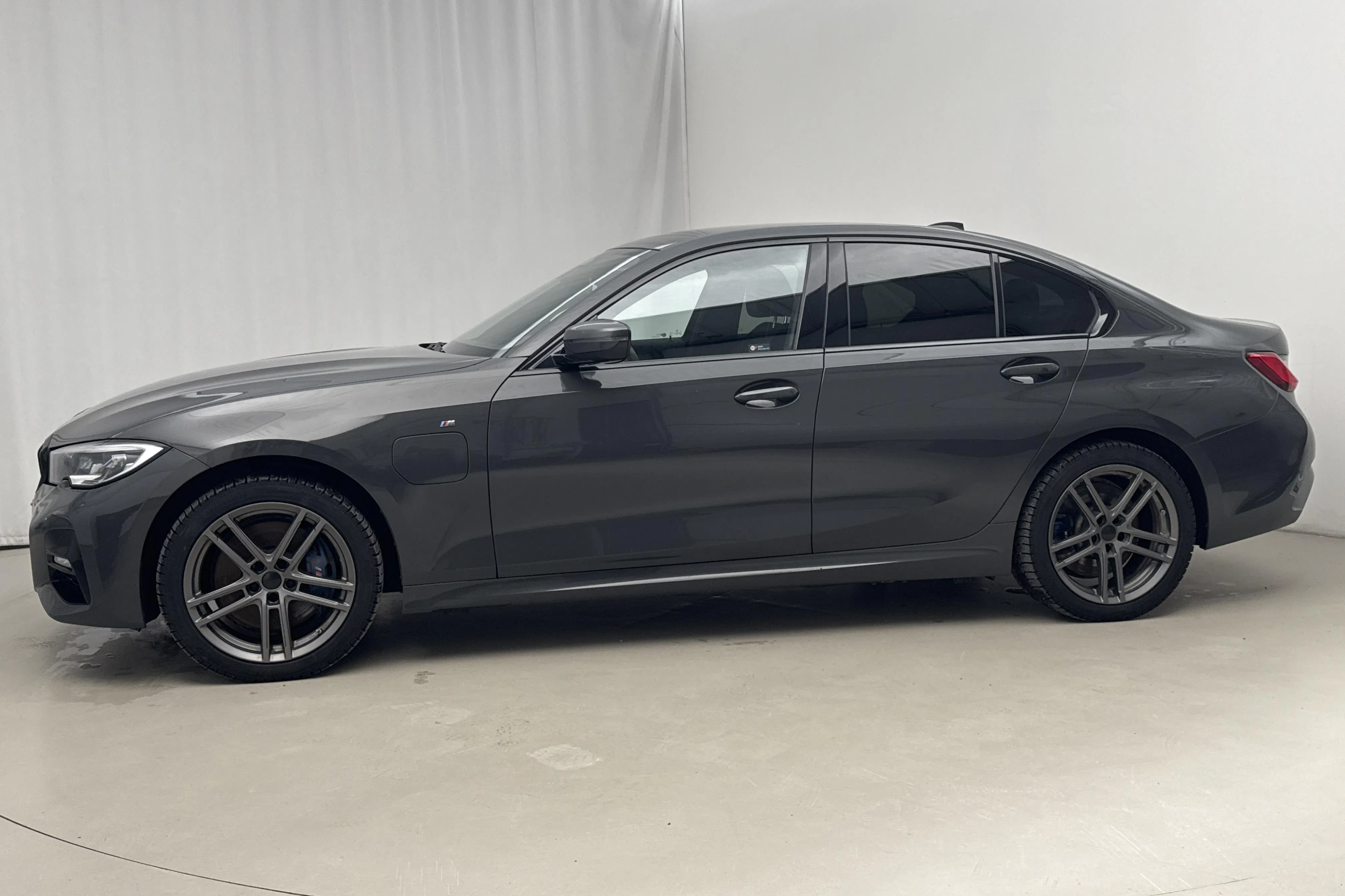 Presentation photo 2 of 24: BMW 330e Sedan, G20 (292hk) - 146 260 km - Automatic - gray - 2020