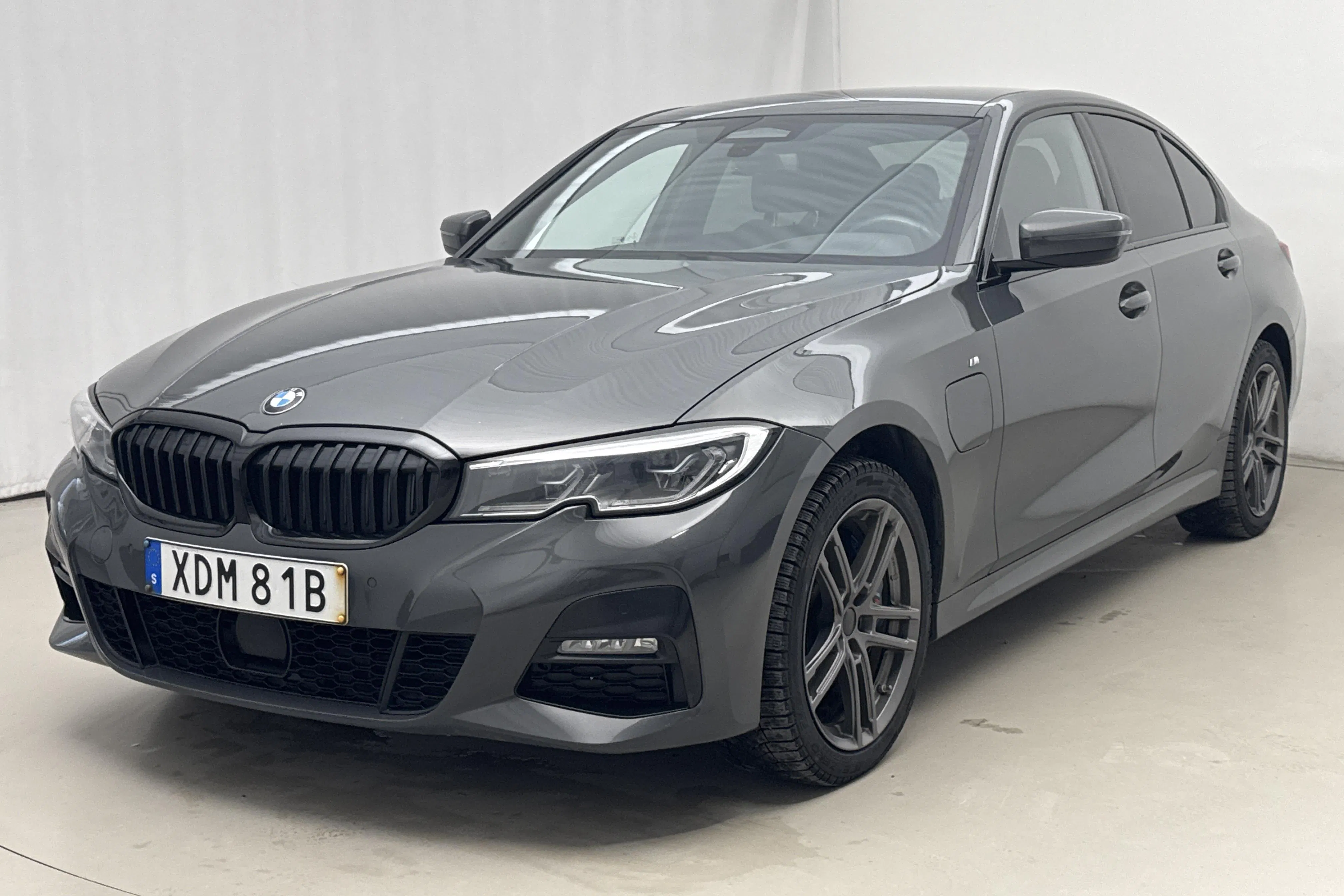 Presentation photo 1 of 24: BMW 330e Sedan, G20 (292hk) - 146 260 km - Automatic - gray - 2020