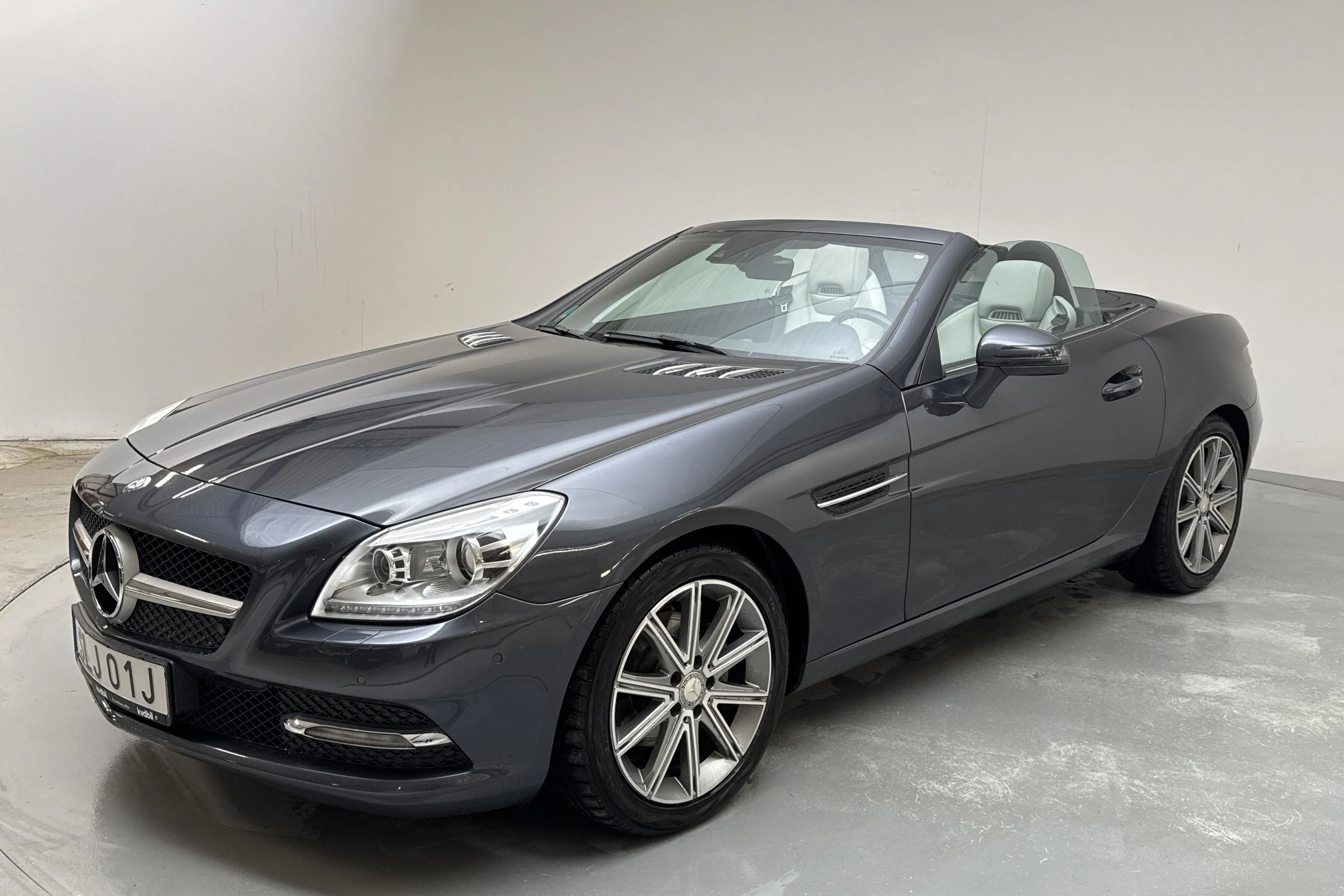 Presentation photo 1 of 19: Mercedes SLK 200 R172 (184hk) - 140 080 km - Automatic - gray - 2013