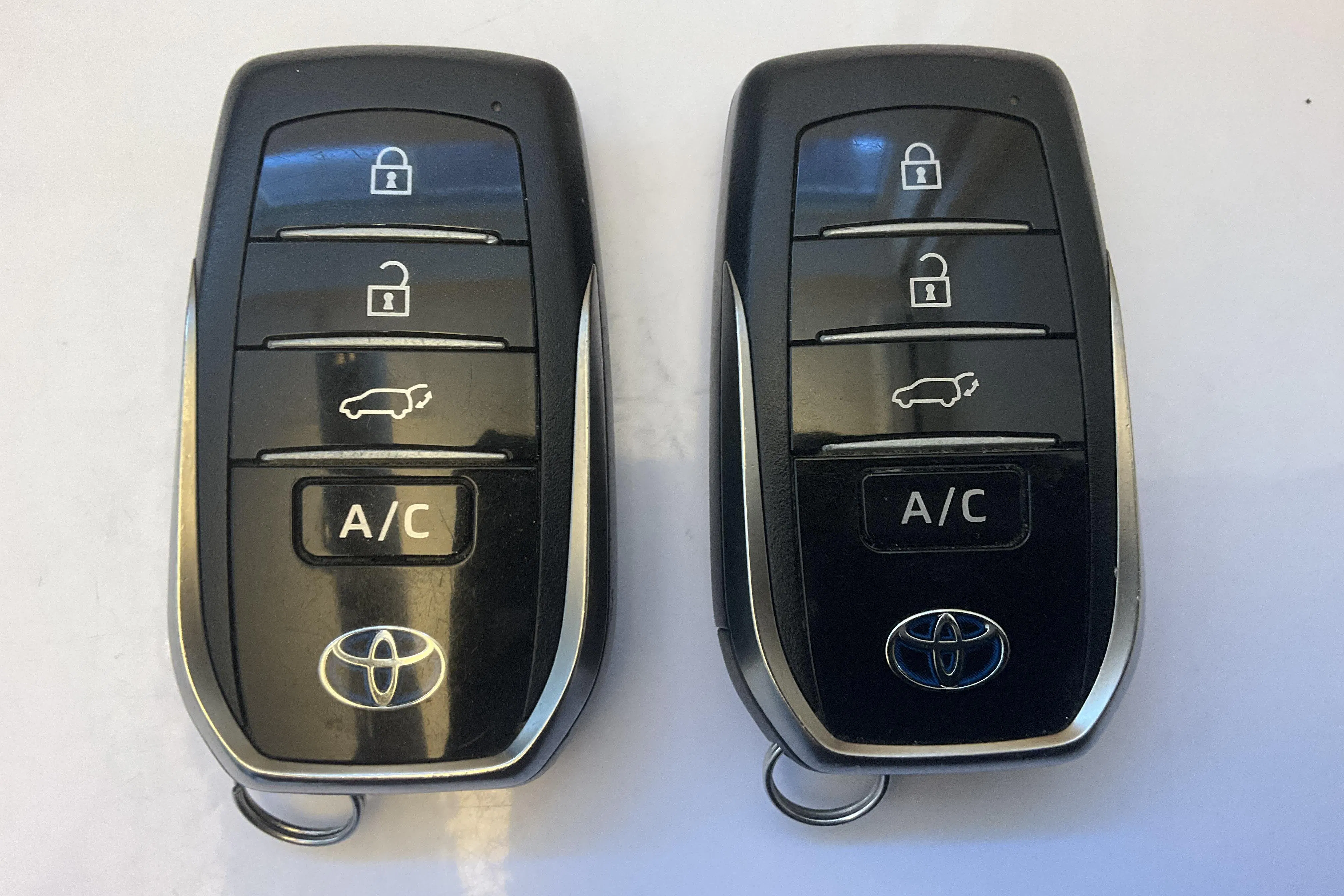 Presentation photo 16 of 16: Toyota RAV4 2.5 Plug-in Hybrid AWDi (306hk) - 131 110 km - Automatic - Dark Grey - 2021