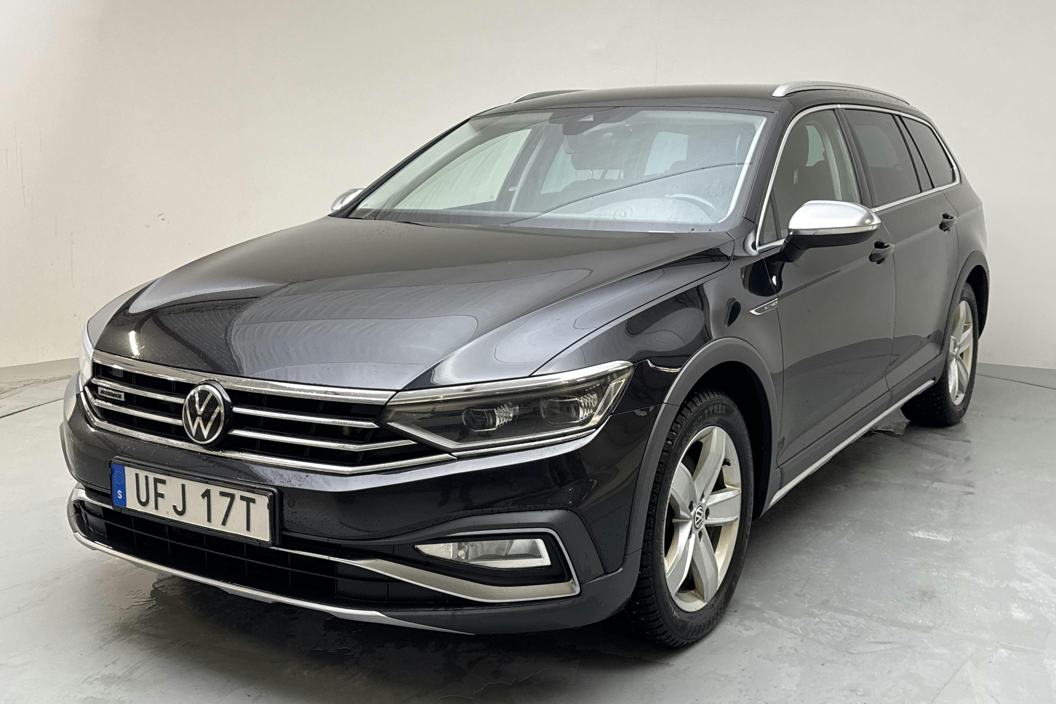 Presentationsfoto 1 av 16: VW Passat Alltrack 2.0 TDI Sportscombi 4Motion (200hk) - 19 309 mil - Automat - svart - 2021