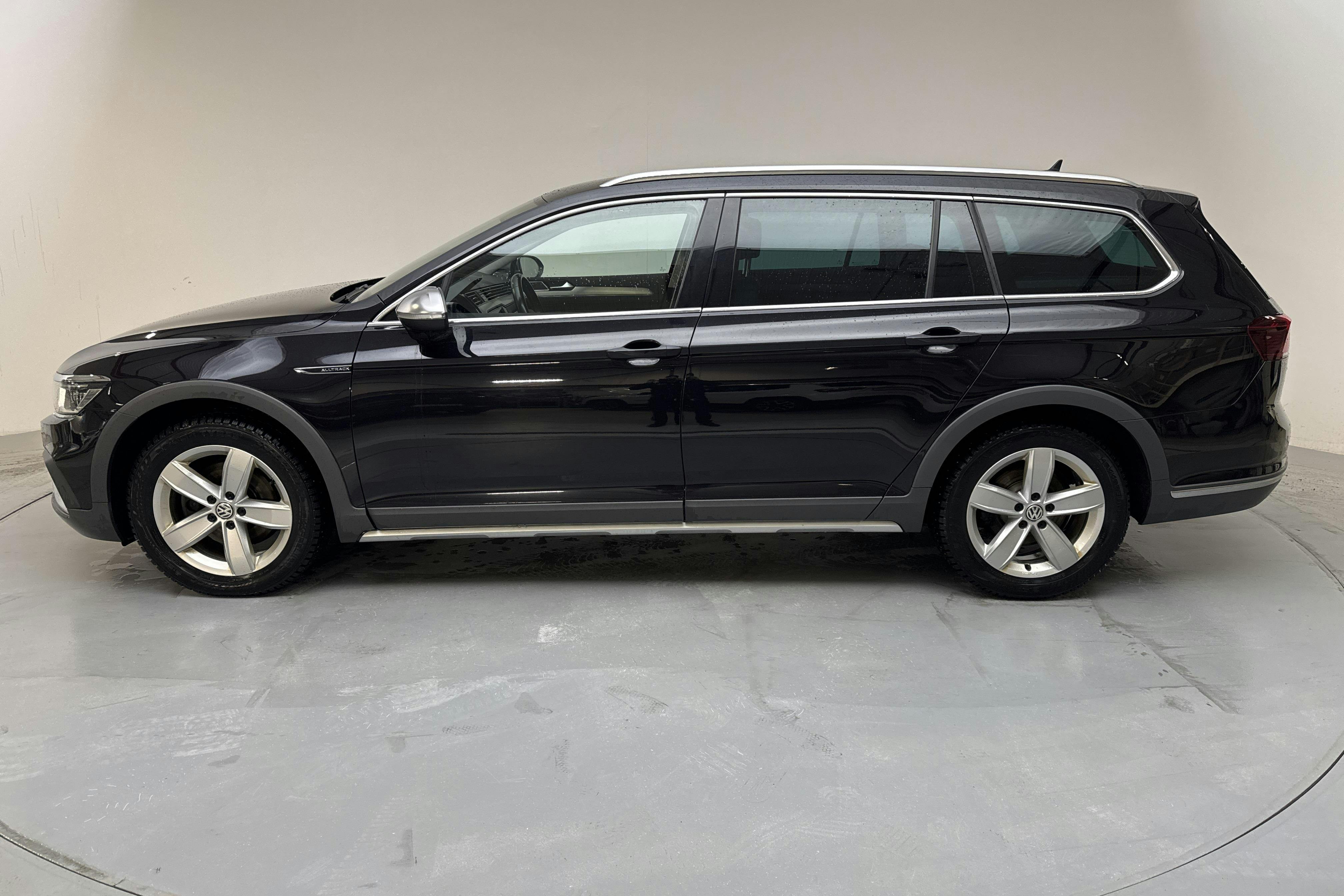 Presentationsfoto 2 av 16: VW Passat Alltrack 2.0 TDI Sportscombi 4Motion (200hk) - 19 309 mil - Automat - svart - 2021