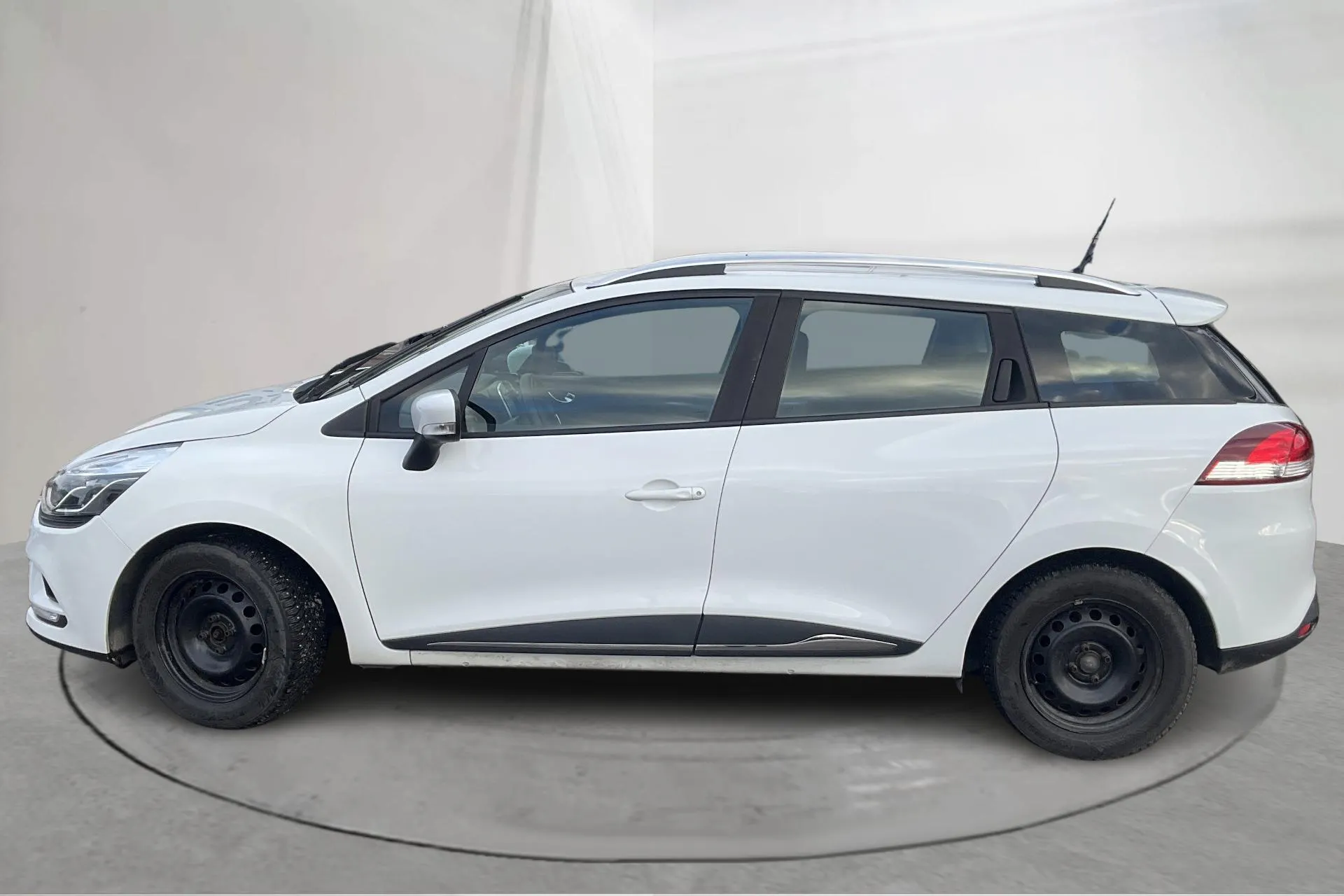 Presentation photo 2 of 14: Renault Clio IV 0.9 TCe 90 5dr (90hk) - 82 790 km - Manual - white - 2020