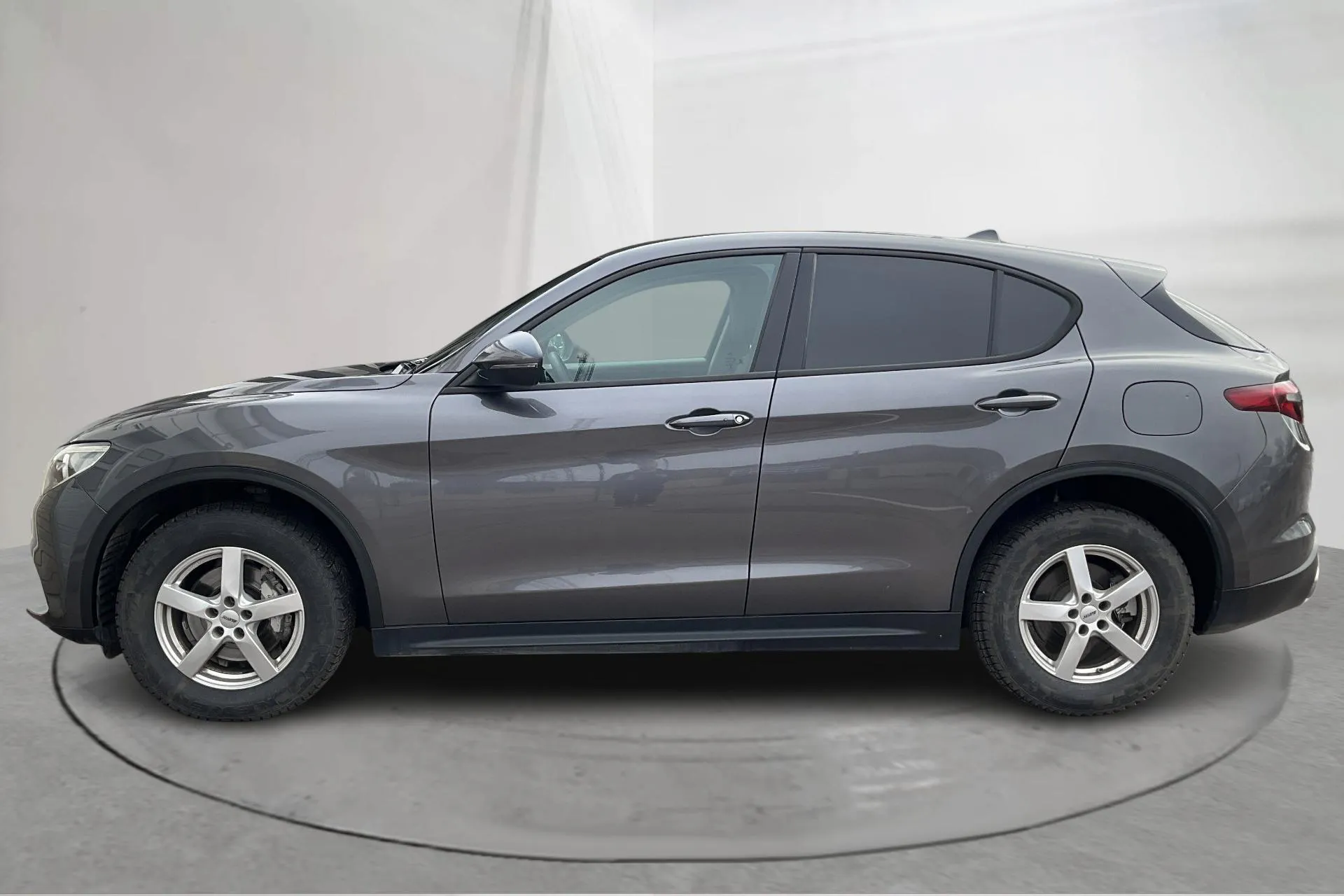 Presentationsfoto 2 av 14: Alfa Romeo Stelvio 2.0 AWD (200hk) - 8 960 mil - Automat - grå - 2018