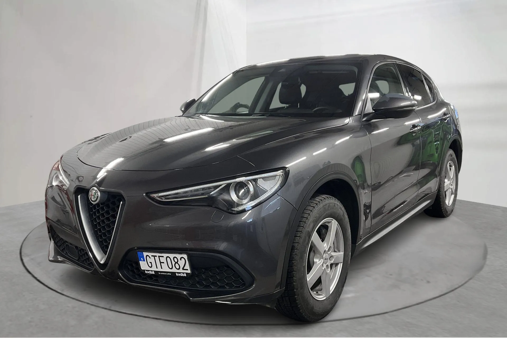 Presentationsfoto 1 av 14: Alfa Romeo Stelvio 2.0 AWD (200hk) - 8 960 mil - Automat - grå - 2018