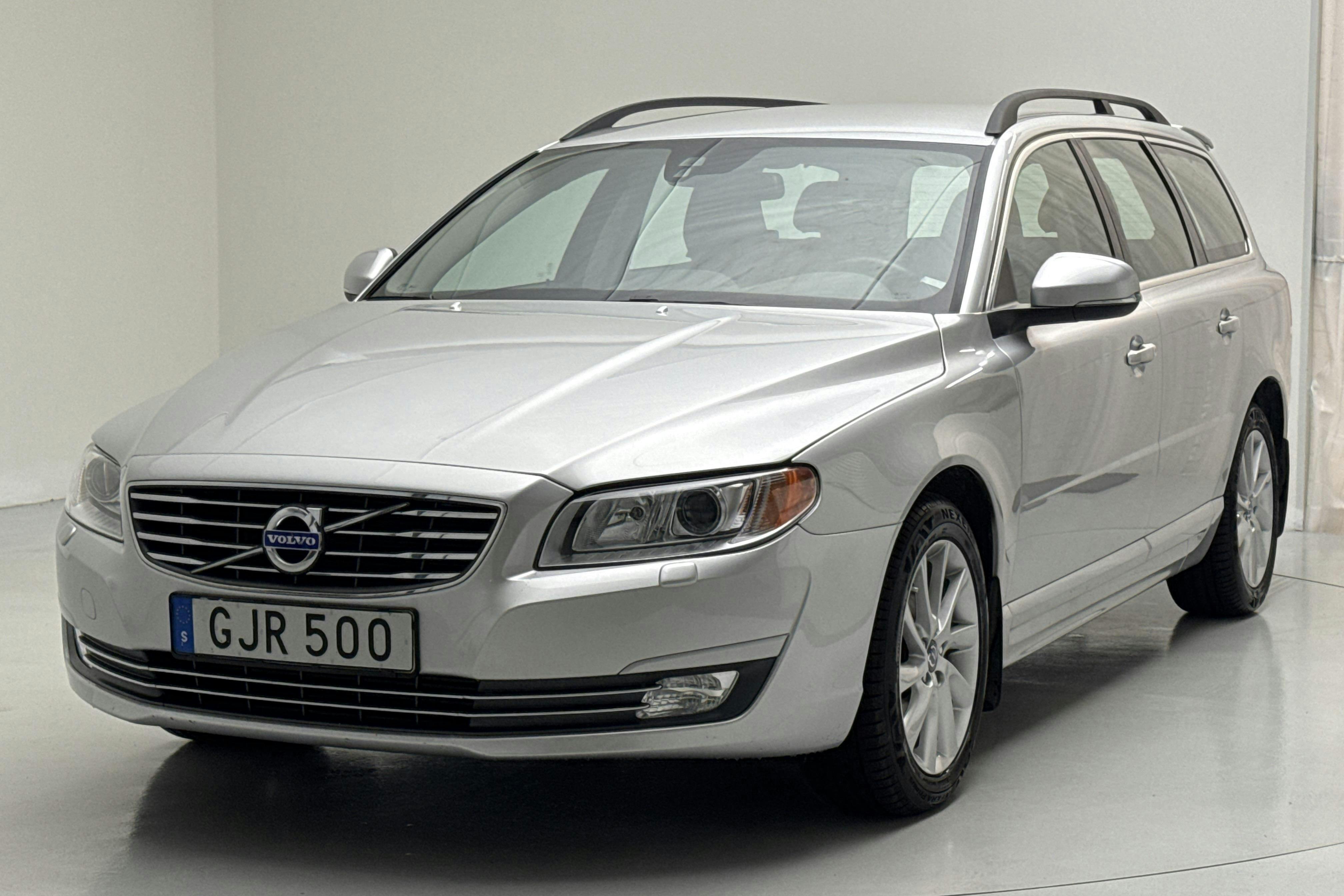 Presentationsfoto 1 av 13: Volvo V70 II D4 (181hk) - 3 293 mil - Automat - silver - 2014