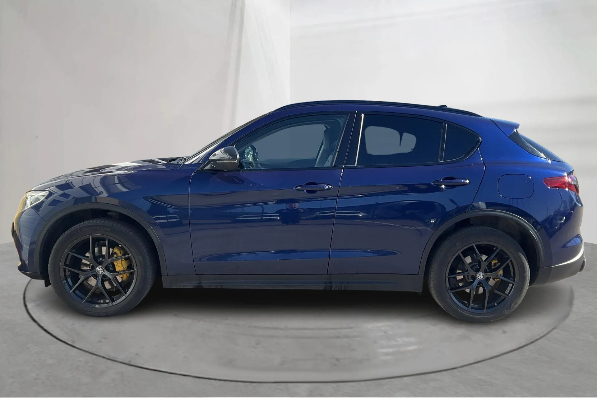 Presentation photo 2 of 16: Alfa Romeo Stelvio 2.0 AWD (280hk) - 87 350 km - Automatic - blue - 2019