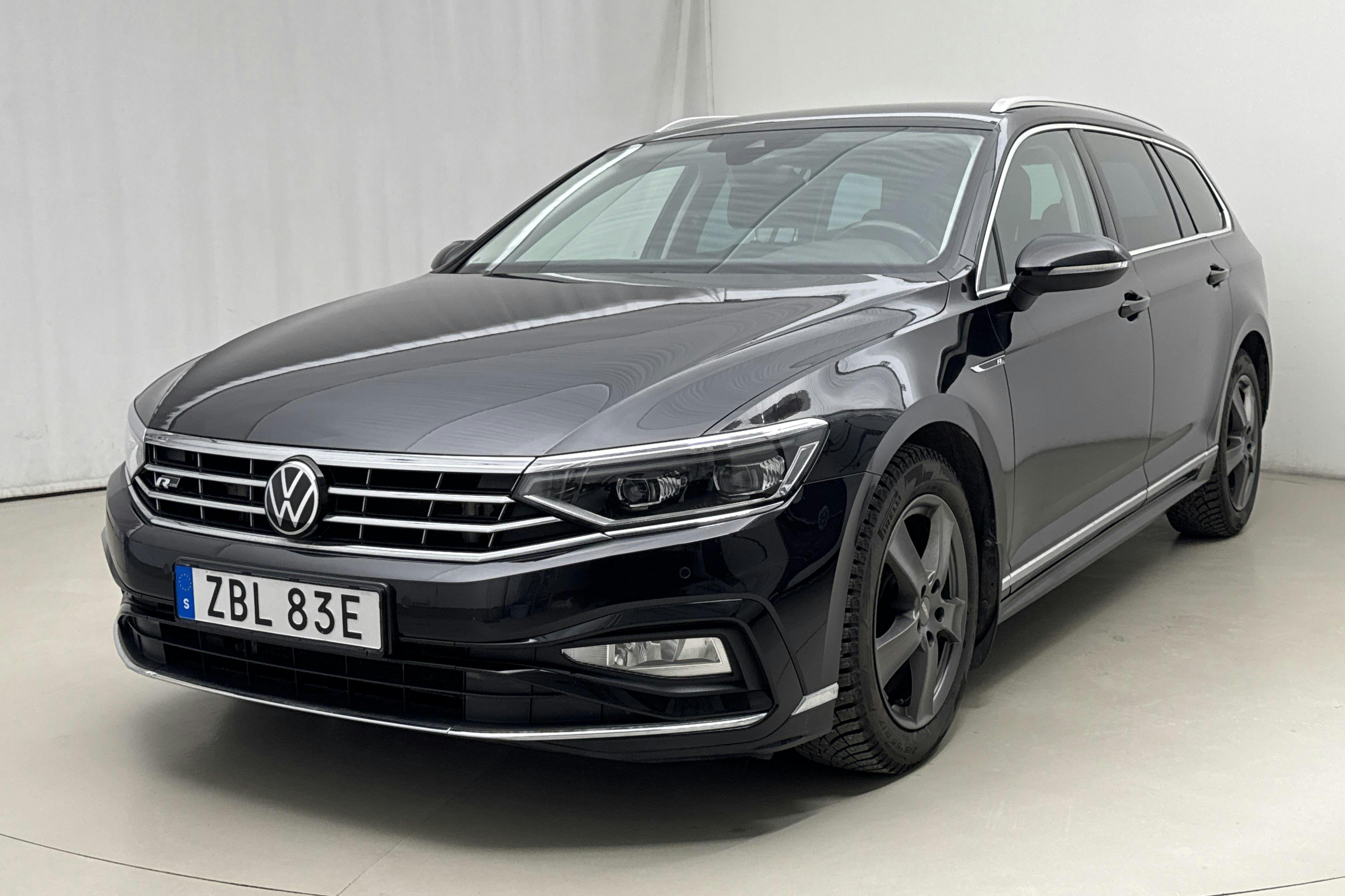 Presentationsfoto 1 av 22: VW Passat 2.0 TDI Sportscombi 4Motion (200hk) - 5 206 mil - Automat - svart - 2021
