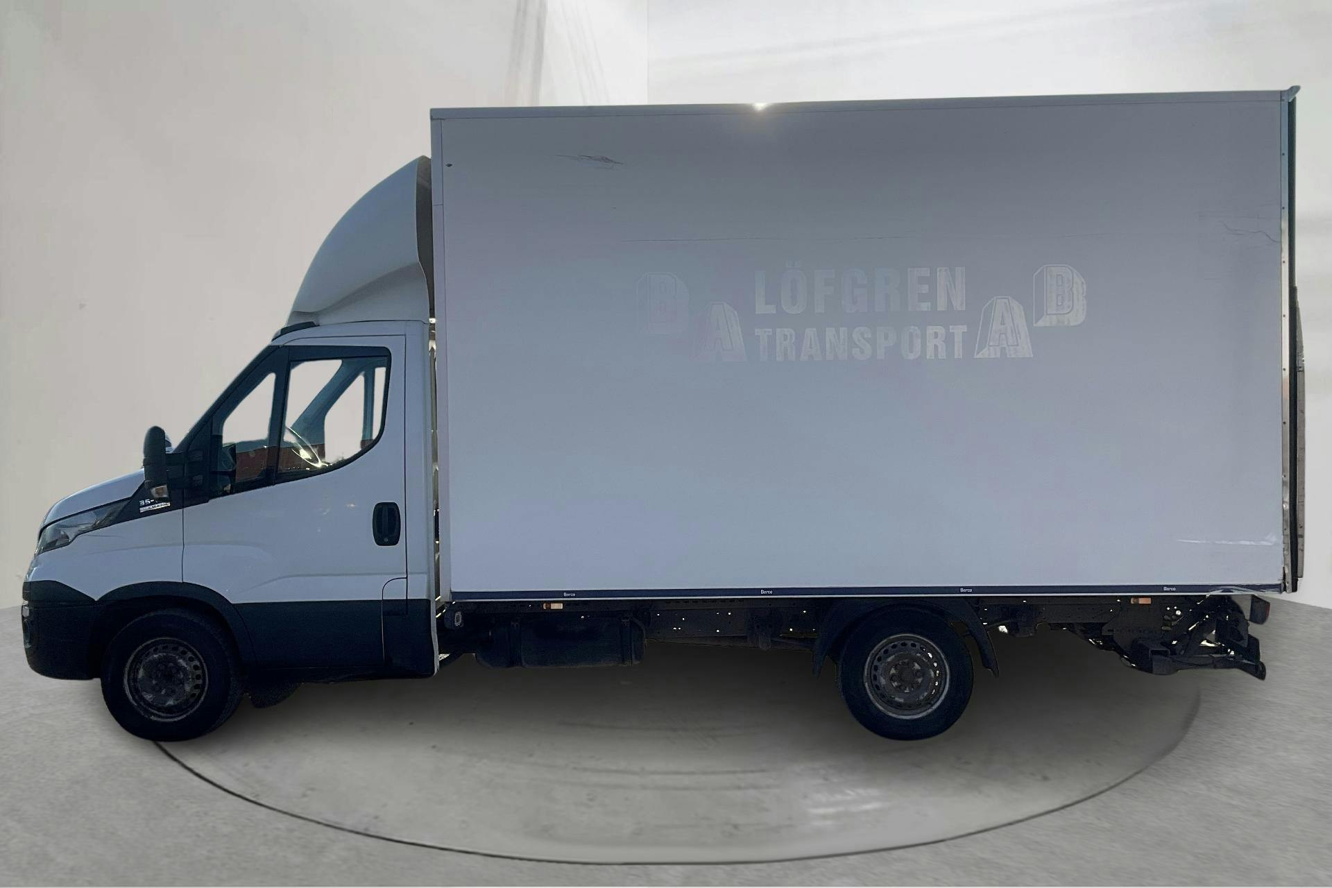 Presentationsfoto 2 av 13: Iveco Daily 35 2.3 (156hk) - 34 854 mil - Automat - vit - 2017