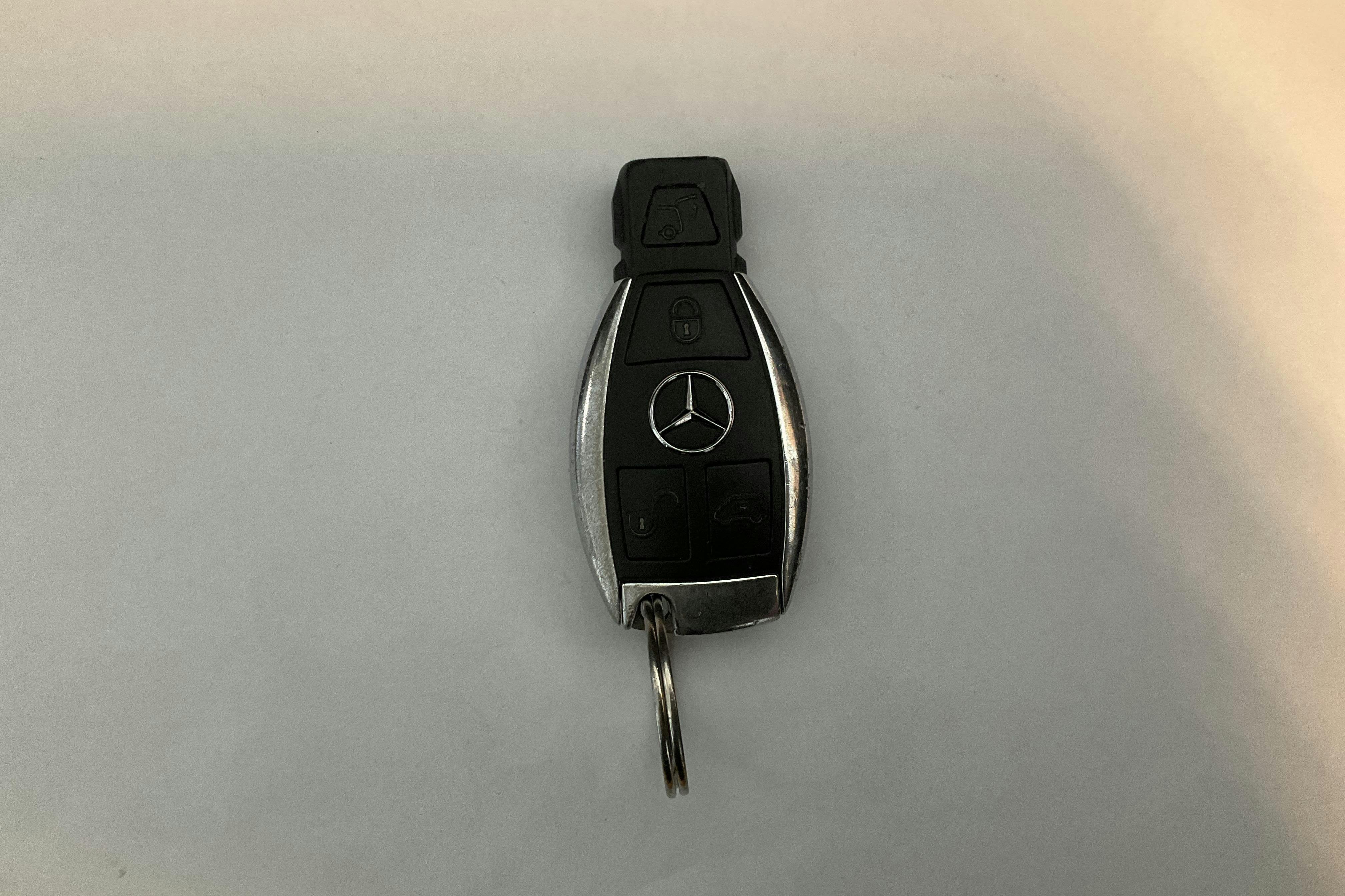 Presentationsfoto 14 av 14: Mercedes V 220 d W447 (163hk) - 31 360 mil - Automat - svart - 2016