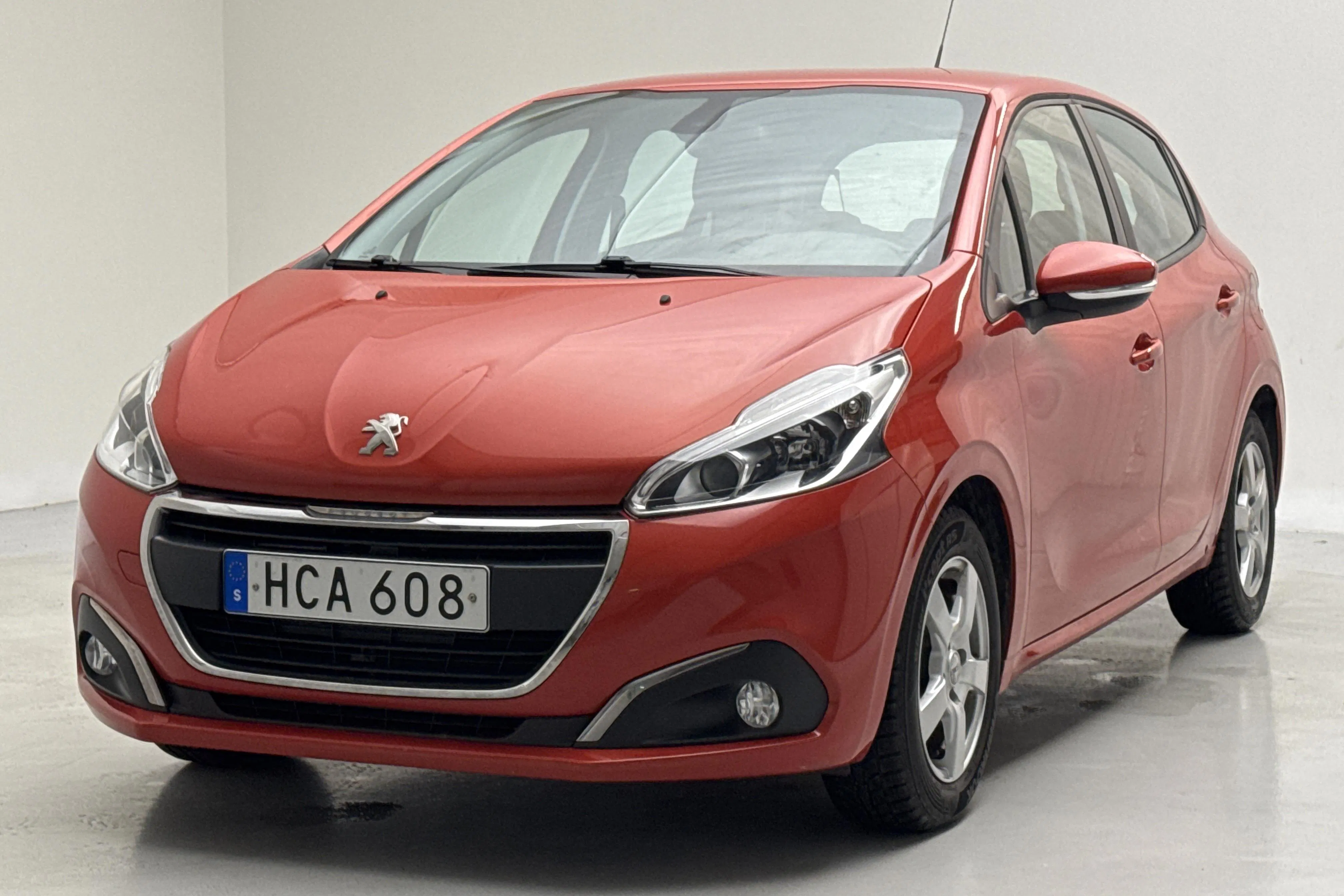 Presentationsfoto 1 av 12: Peugeot 208 1.2 VTi 5dr (82hk) - 6 335 mil - Manuell - 2015