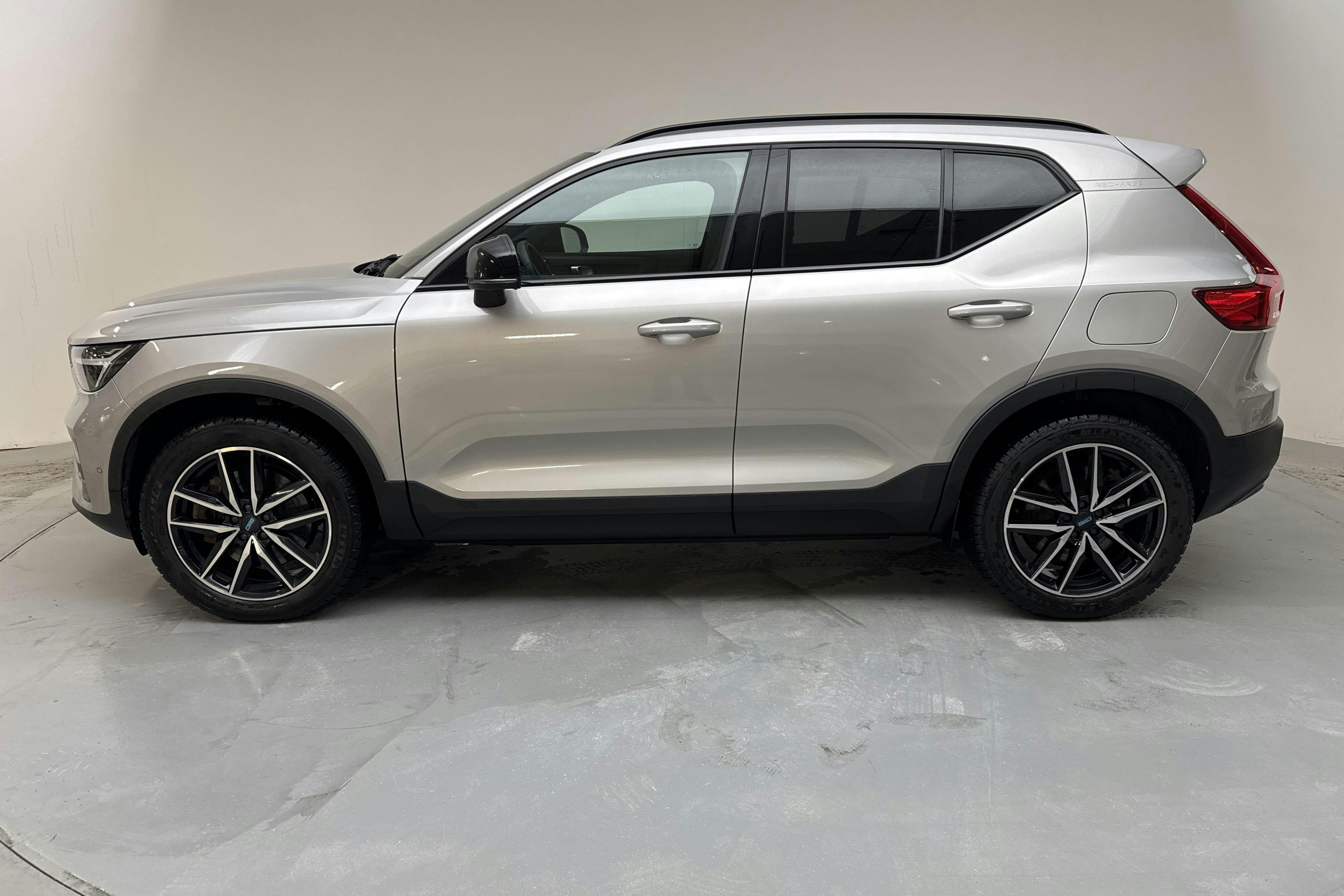 Esitlusfoto 2 aadressil 19: Volvo XC40 P6 Recharge (231hk) - 105 380 km - Automaatne - hõbe - 2023