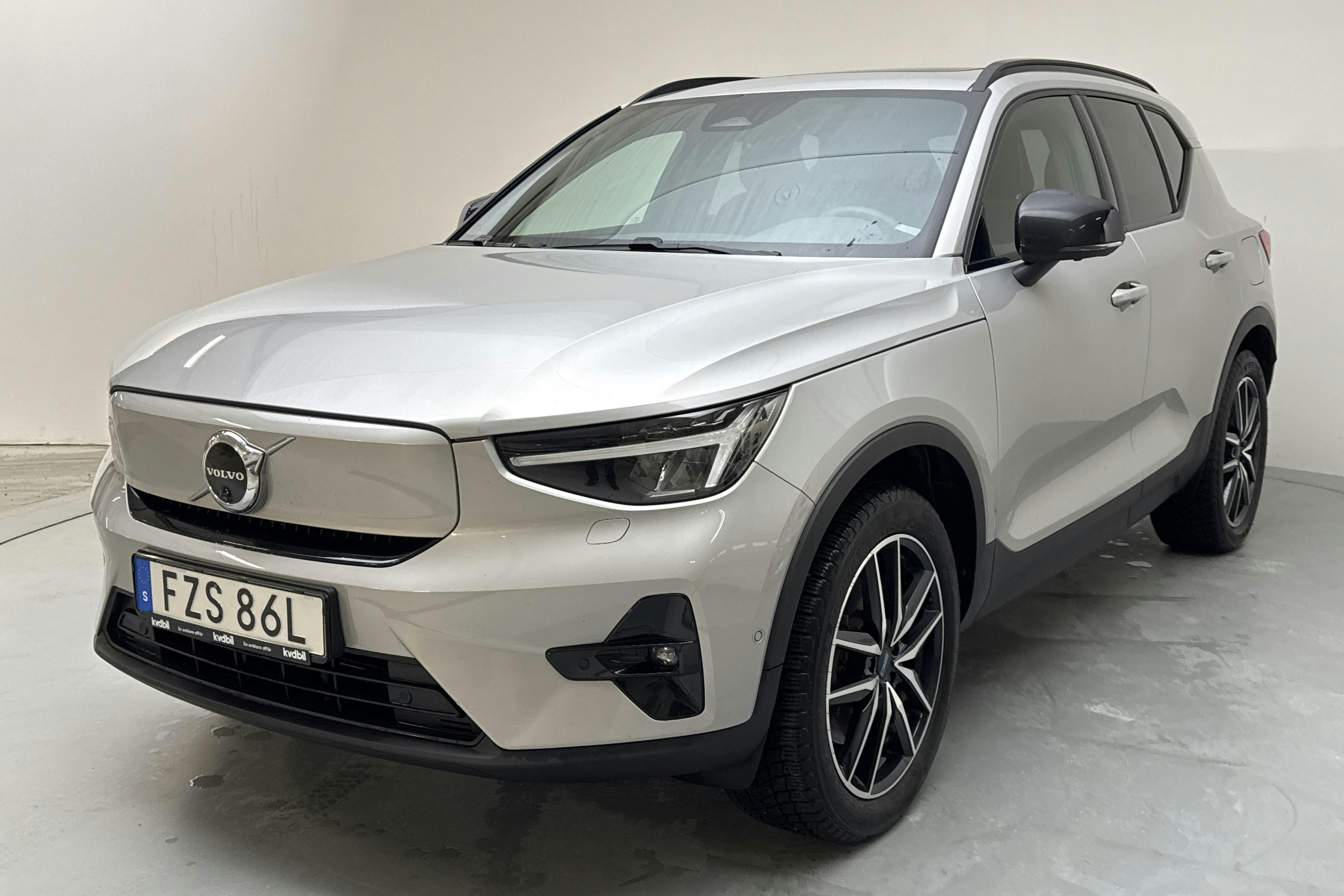 Esitlusfoto 1 aadressil 19: Volvo XC40 P6 Recharge (231hk) - 105 380 km - Automaatne - hõbe - 2023