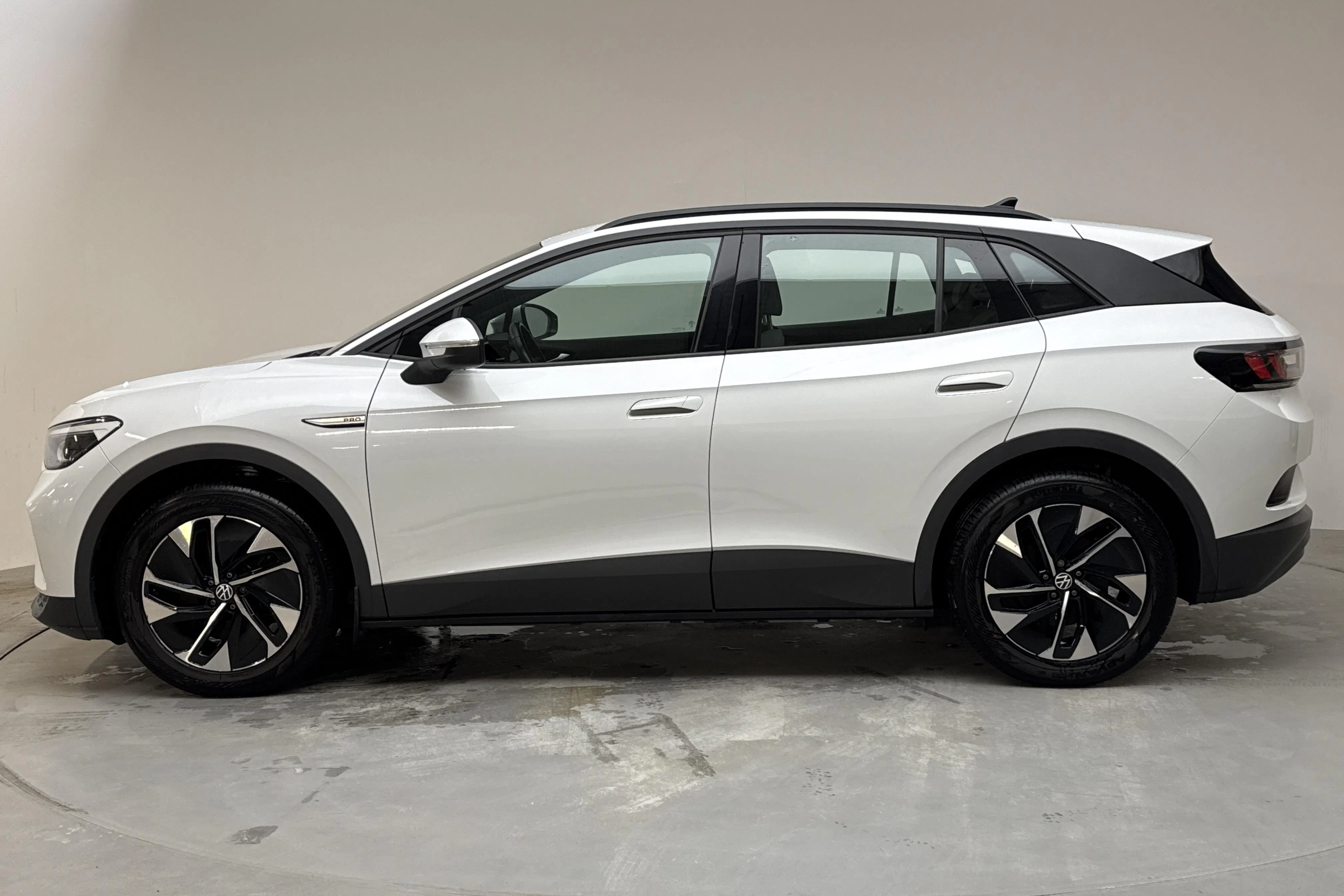 Presentationsfoto 2 av 14: VW ID.4 77kWh (204hk) - 8 144 mil - Automat - vit - 2023