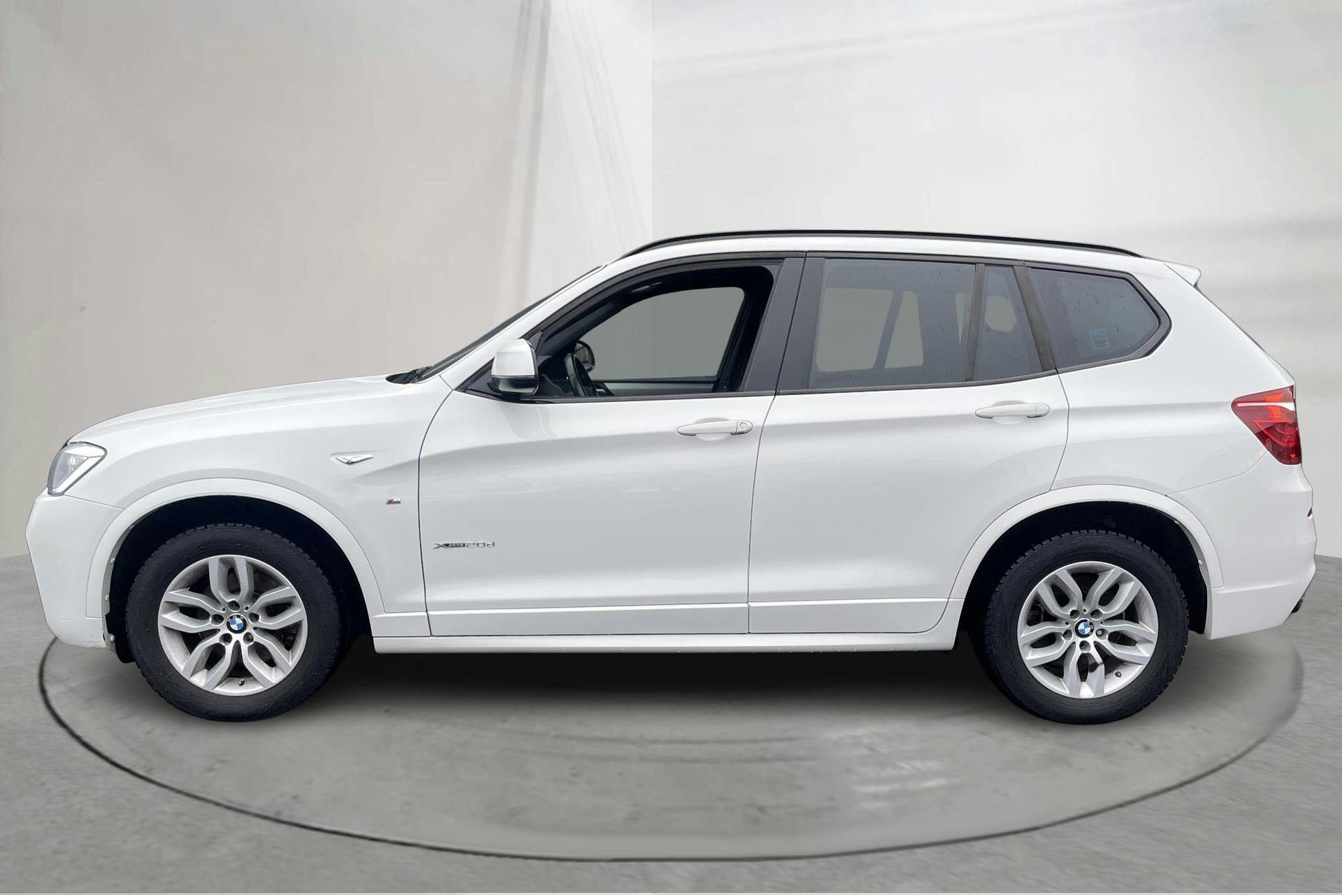 Presentationsfoto 2 av 13: BMW X3 xDrive20d, F25 (190hk) - 9 101 mil - Automat - vit - 2017