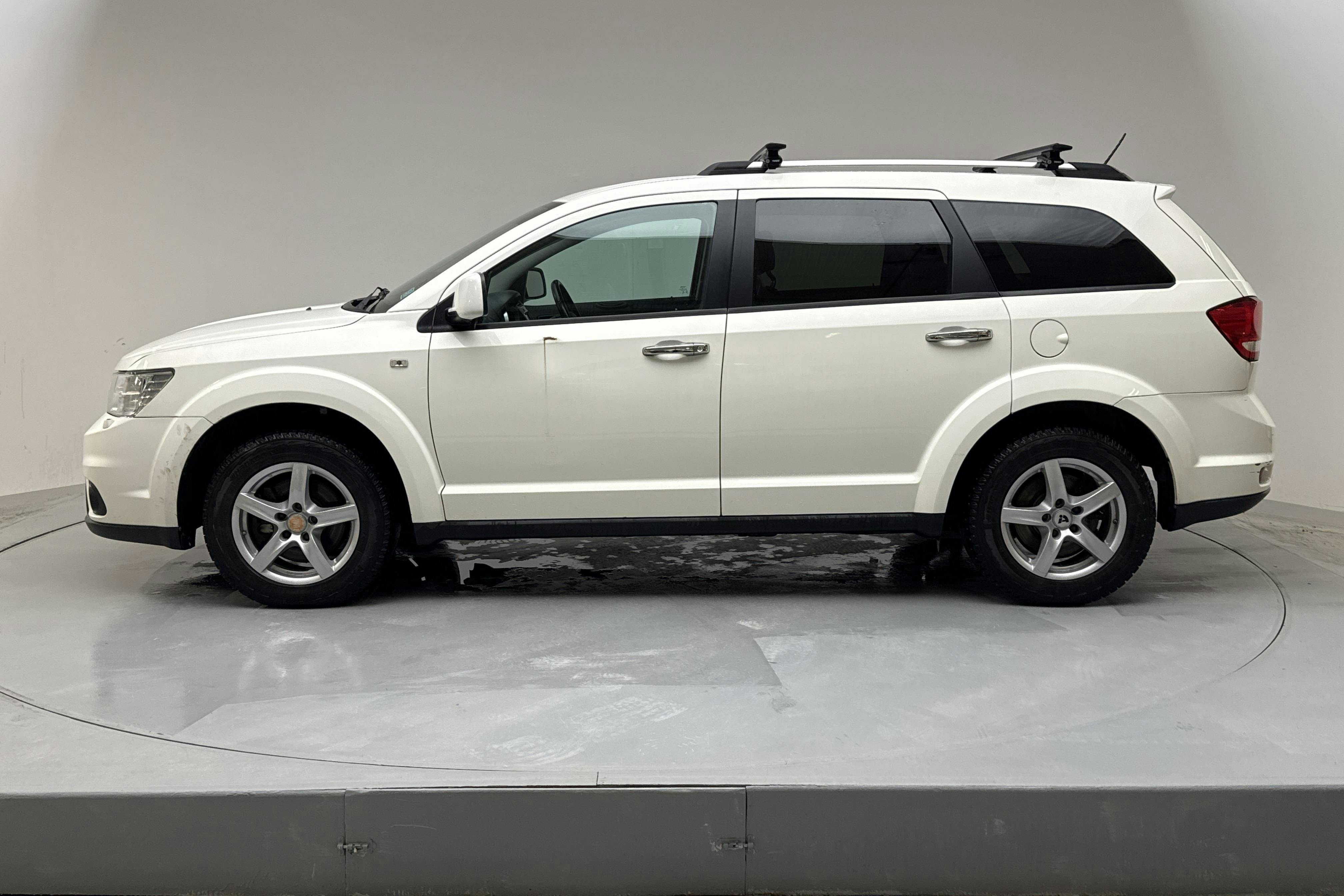 Presentationsfoto 2 av 16: Fiat Freemont 2.0 Multijet AWD (170hk) - 12 995 mil - Automat - vit - 2013